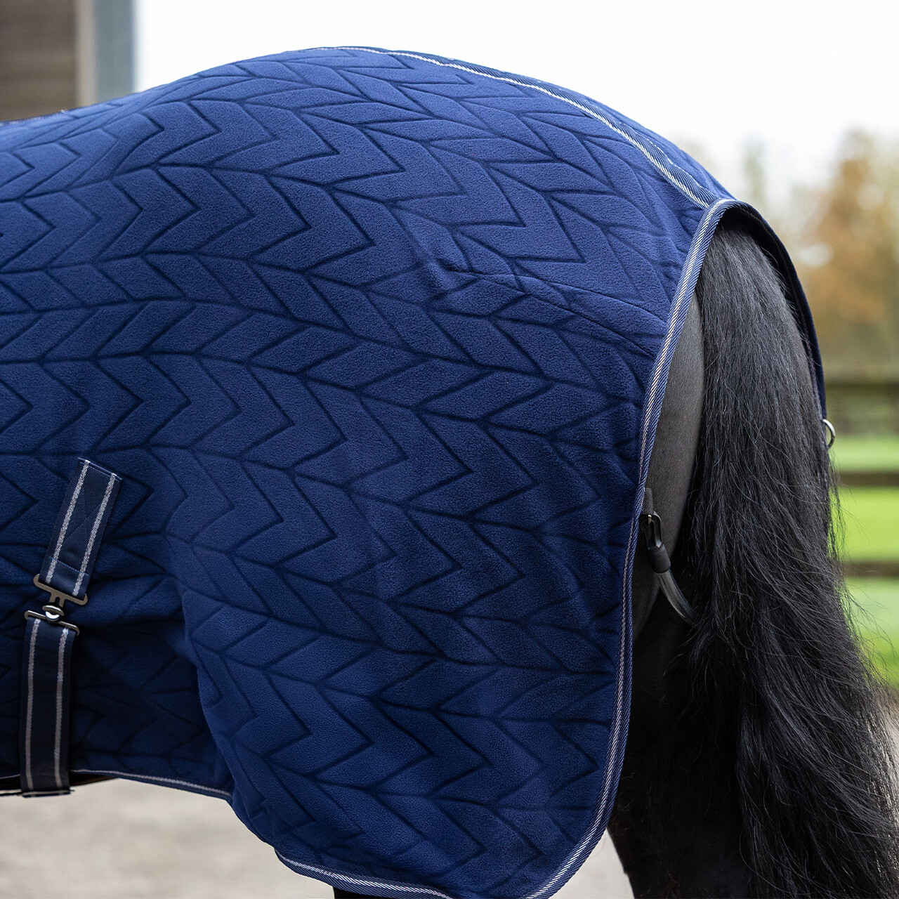 Fleecedecke Embossed mit abnehmbarem Halsteil in navy