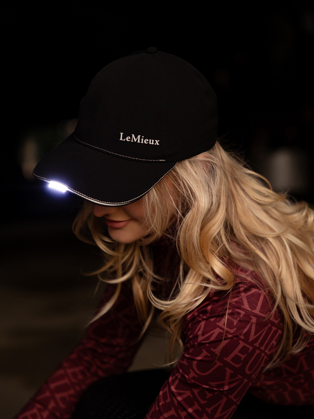 Cap with lamp Black