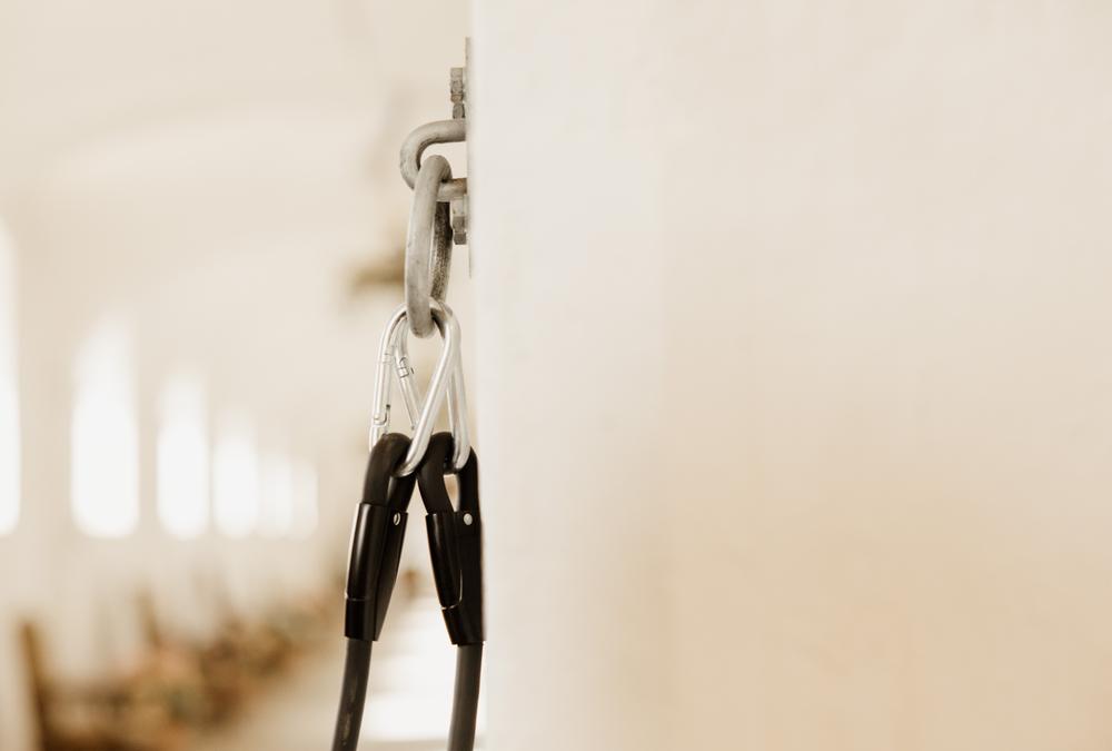 Elastic tether