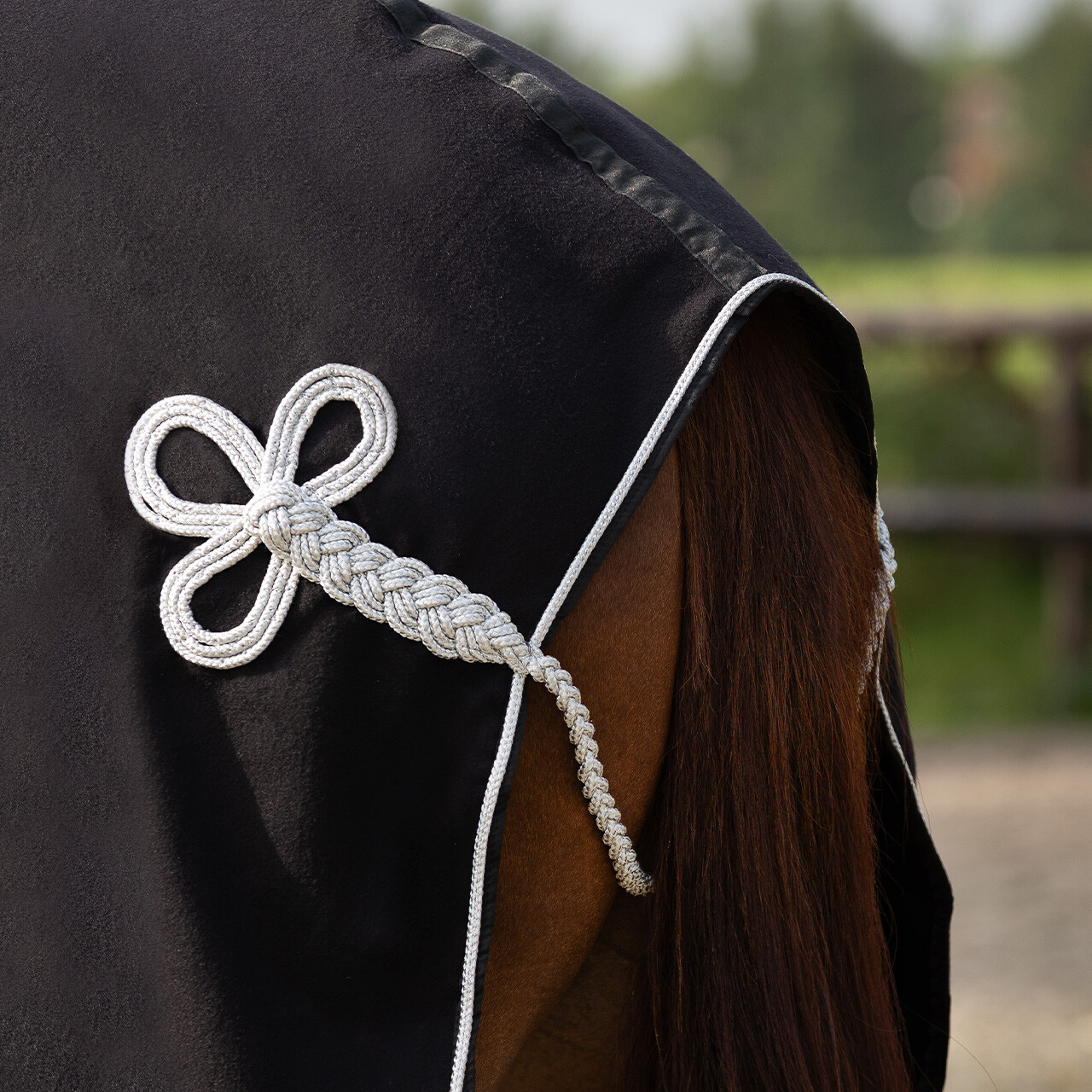 Abschwitzdecke mit Ornament