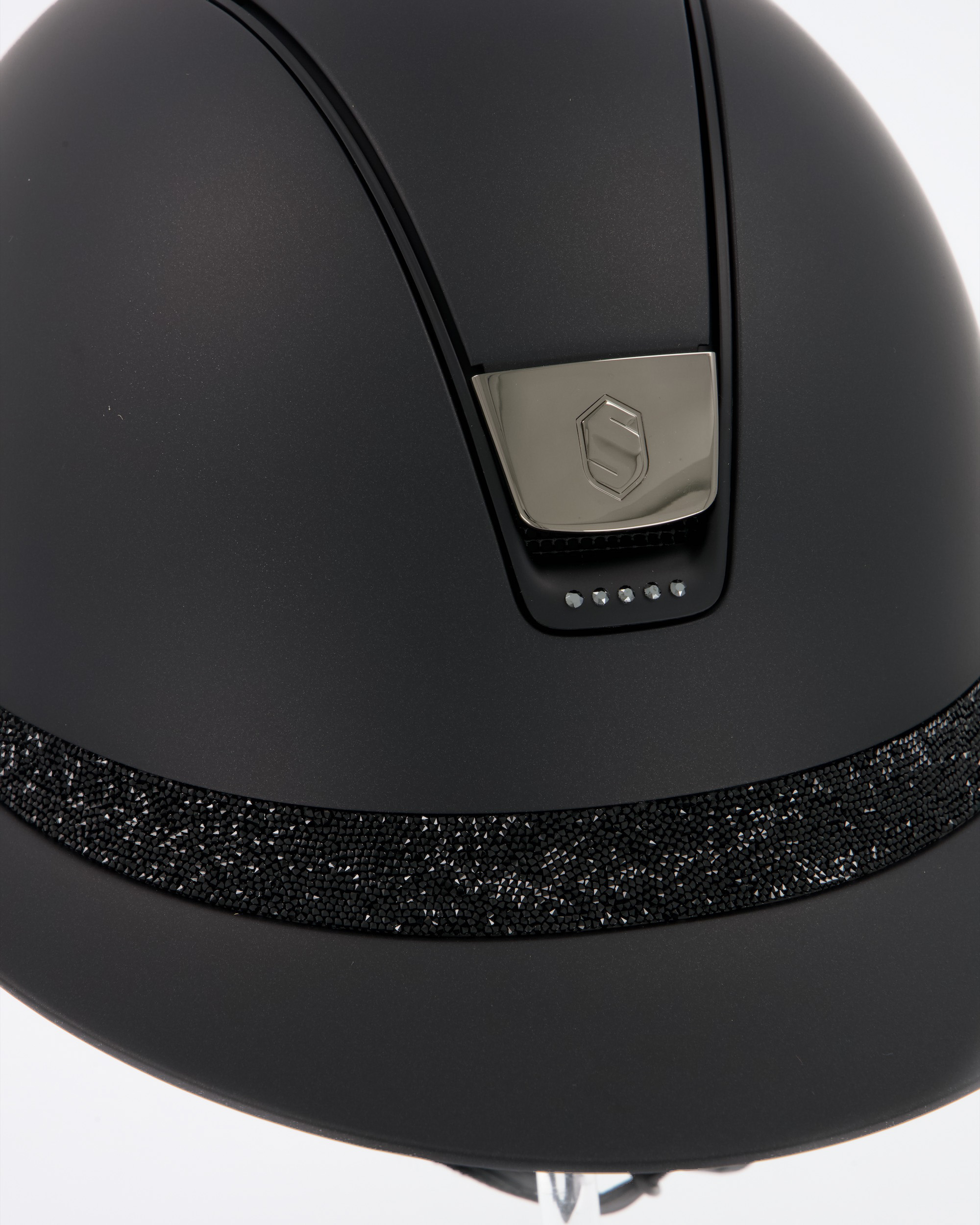 Reithelm Miss Shield Frontal Band Ultra Fine Rock Black, Trim Matt Black, 5 Swarovski Crystal Black, Blason Chrome Black in schwarz