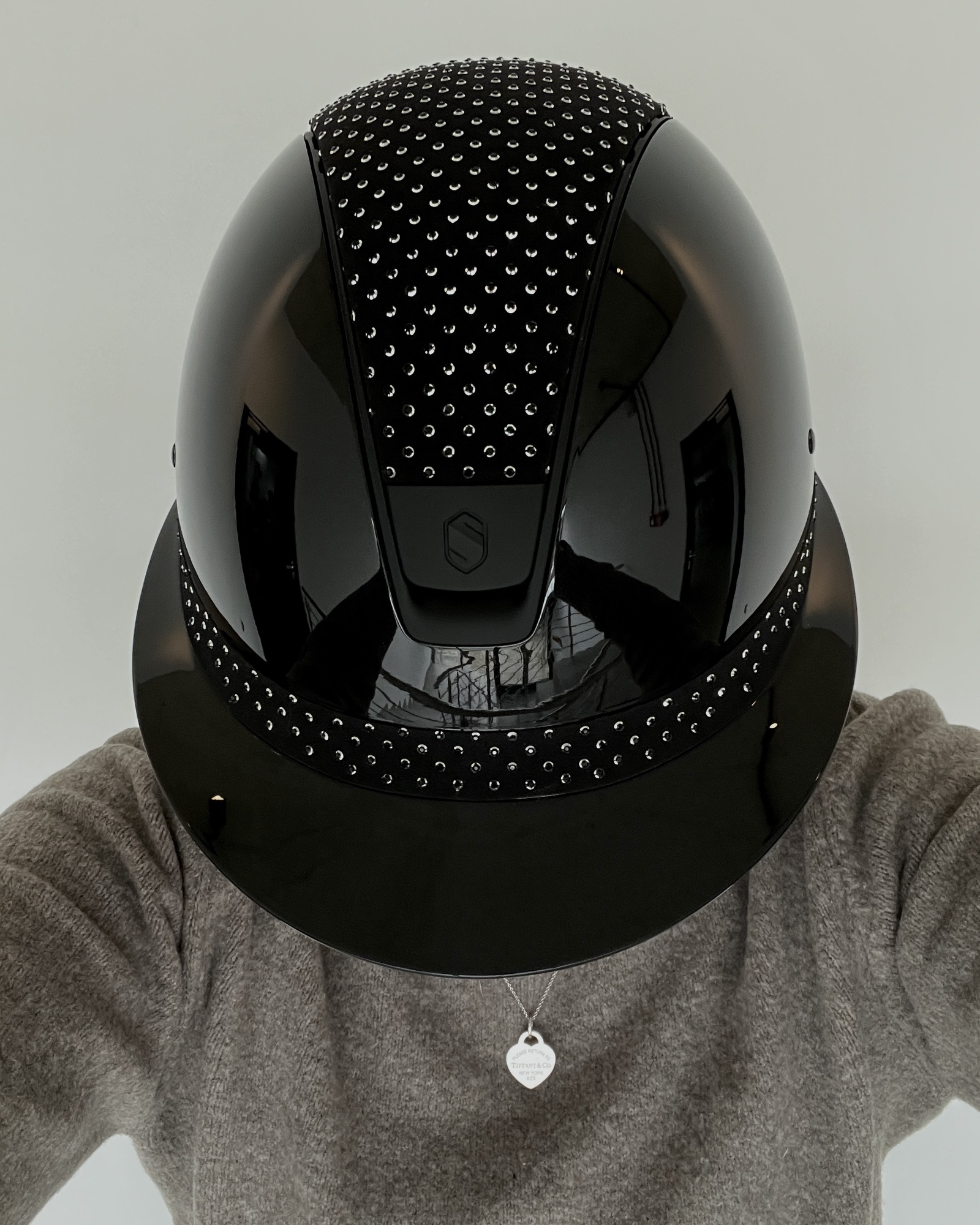 Reithelm Miss Shield Shadowglossy metallic black, Top Sparkling jet light black/alcantara black, Frontal band Sparkling jet light black/alcantara black, Trim Matt black, Blason Matt black