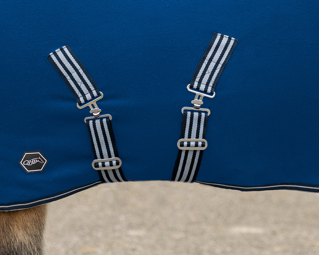 Shetty sweat rug with cross surcingles