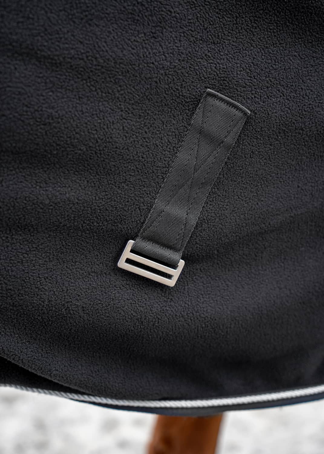 Lepona sweat rug in black