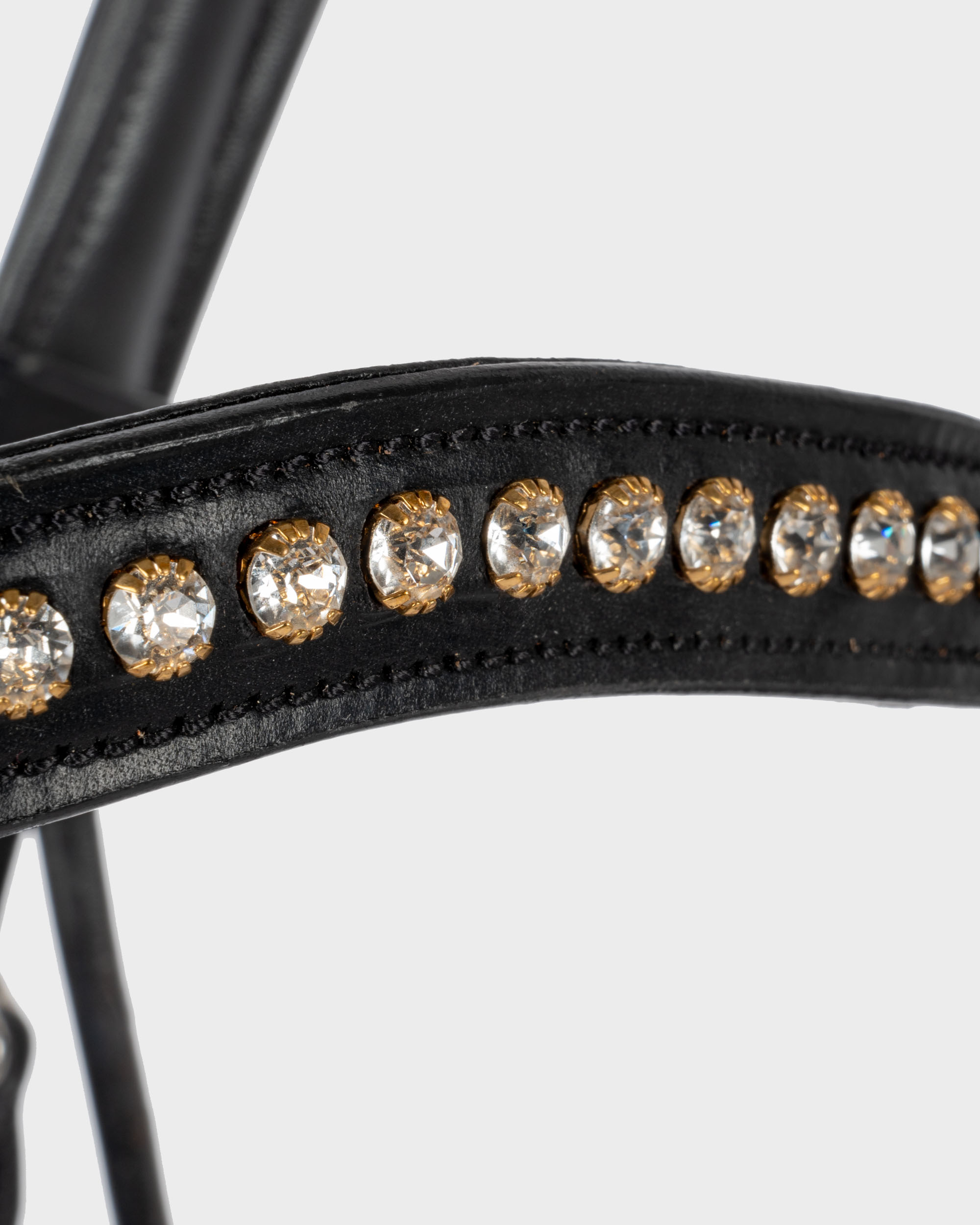 Snaffle with swedish noseband in matt leather (medium) in black Snaffle with swedish noseband in matt leather (medium) in black