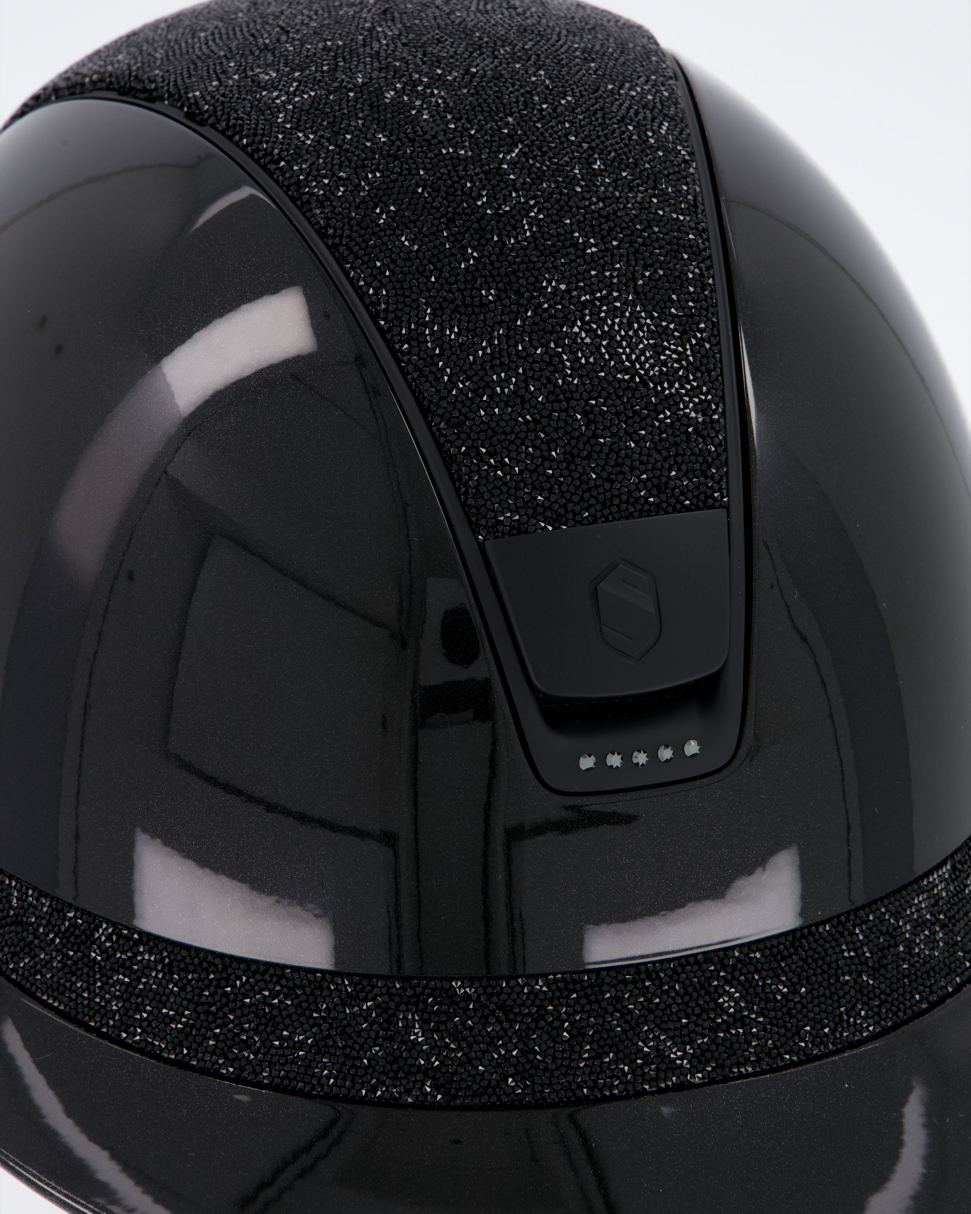 Reithelm Miss Shield Shadowglossy, Top u. Frontal Band Ultra Fine Rock Black, Blason u. Trim Matt Black, 5 Swarovski Jet Hematite in schwarz