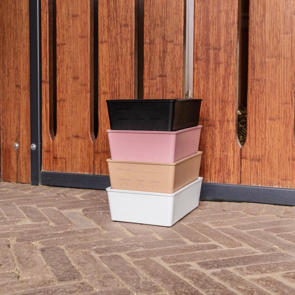 Feed box for horses with lid