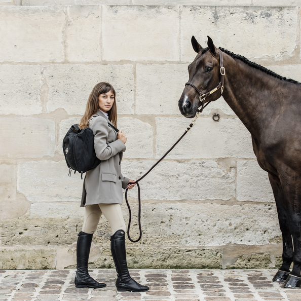 Chestnut helmet bag in black