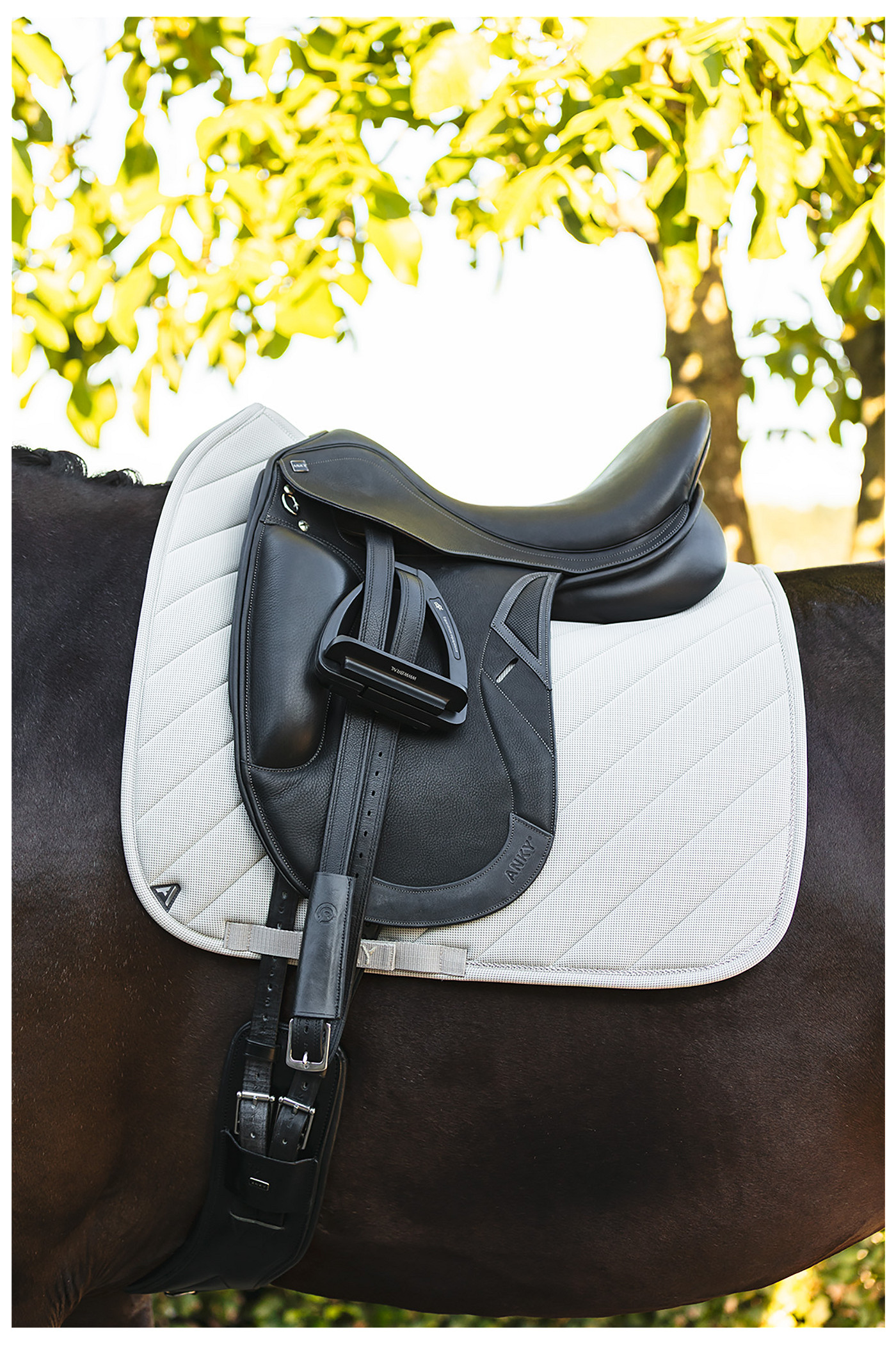 Dressuurzadeldek Ventiluxe XB26110