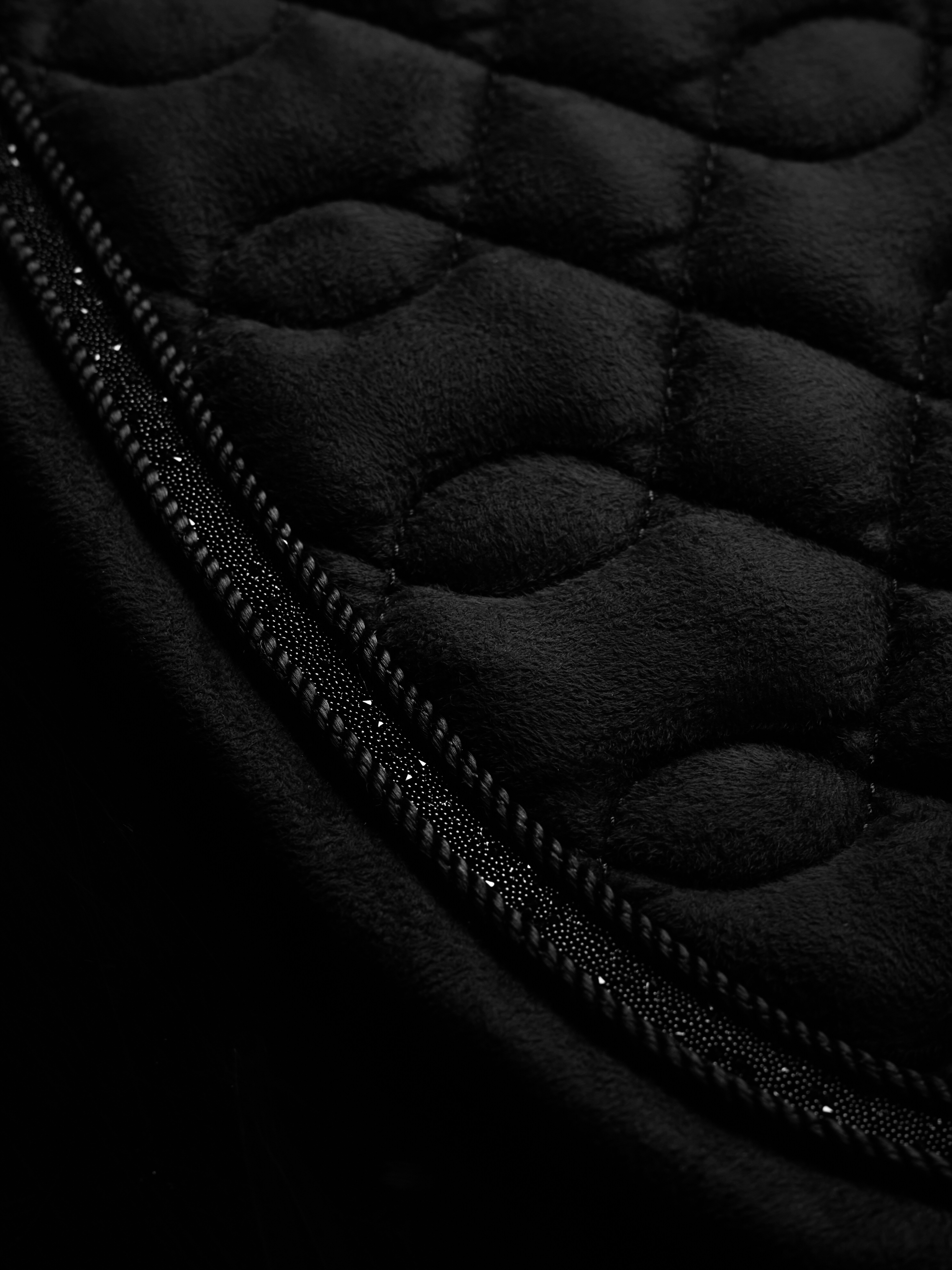 Dressurschabracke Crystal Suede in schwarz