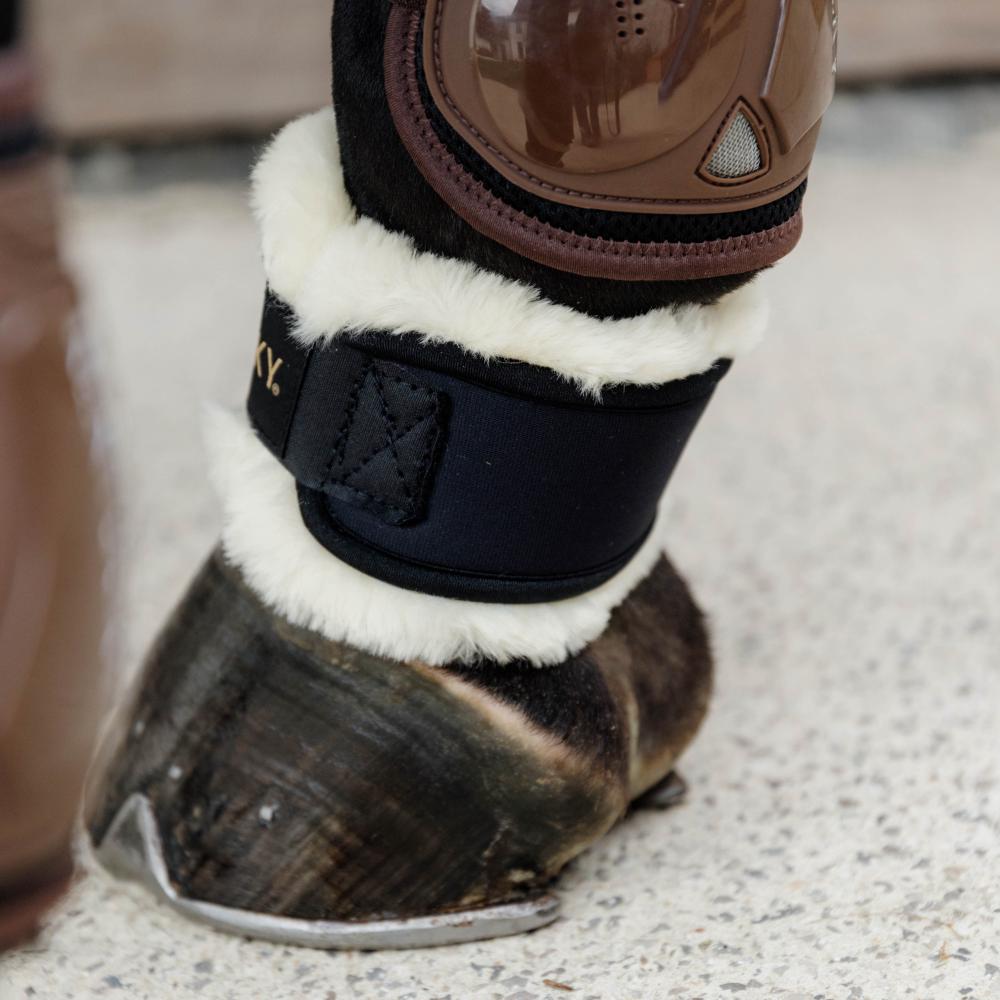 Fetlock guard with lambskin