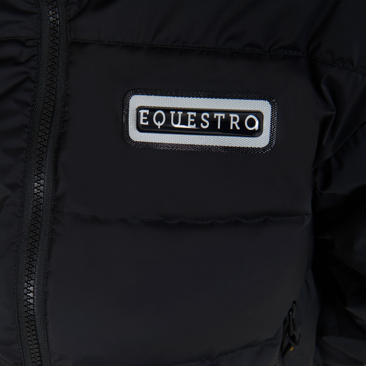 Kurze Damen-Daunenjacke aus Stretchmaterial