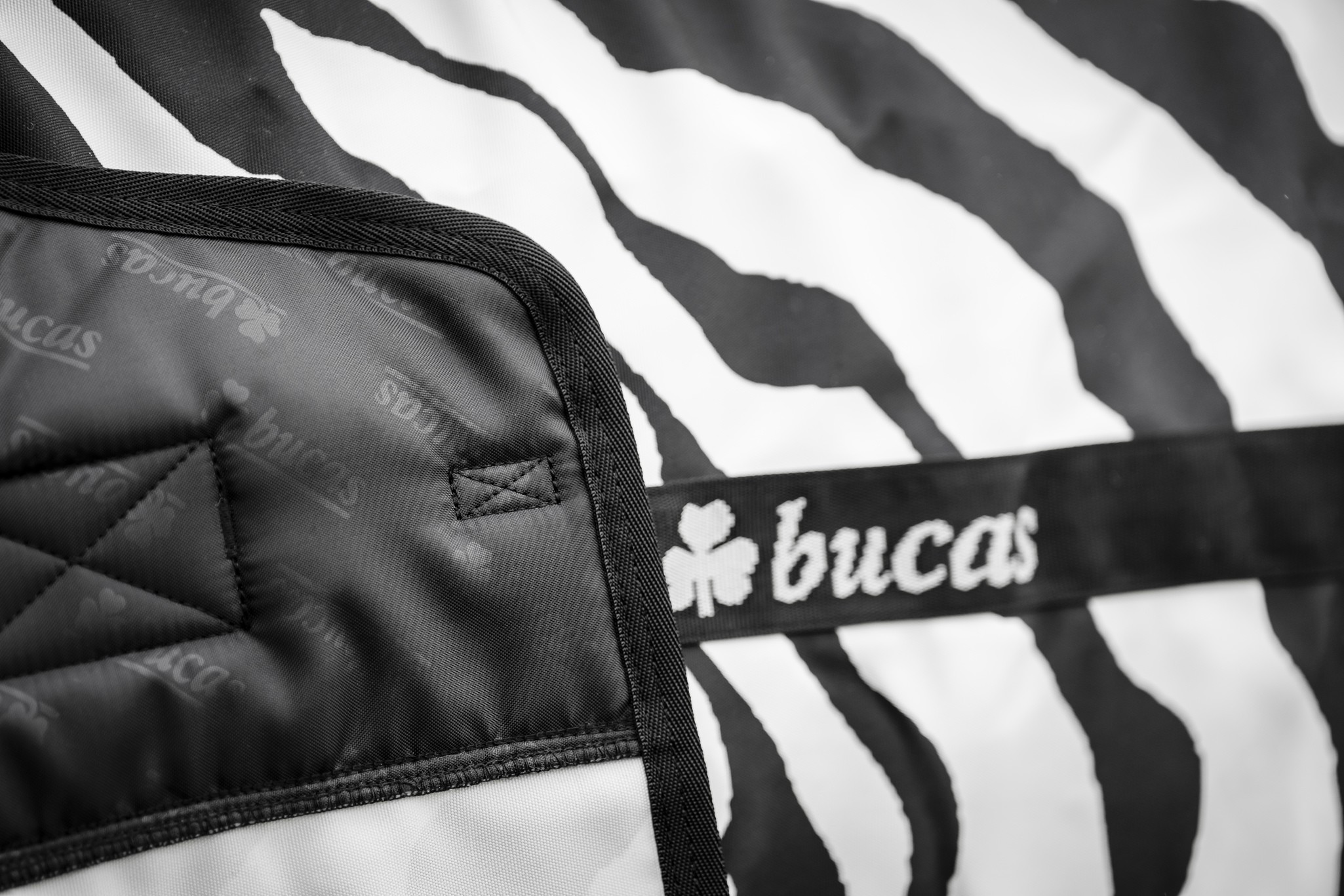 Fliegendecke Sweet Itch Rug in Zebra/Black