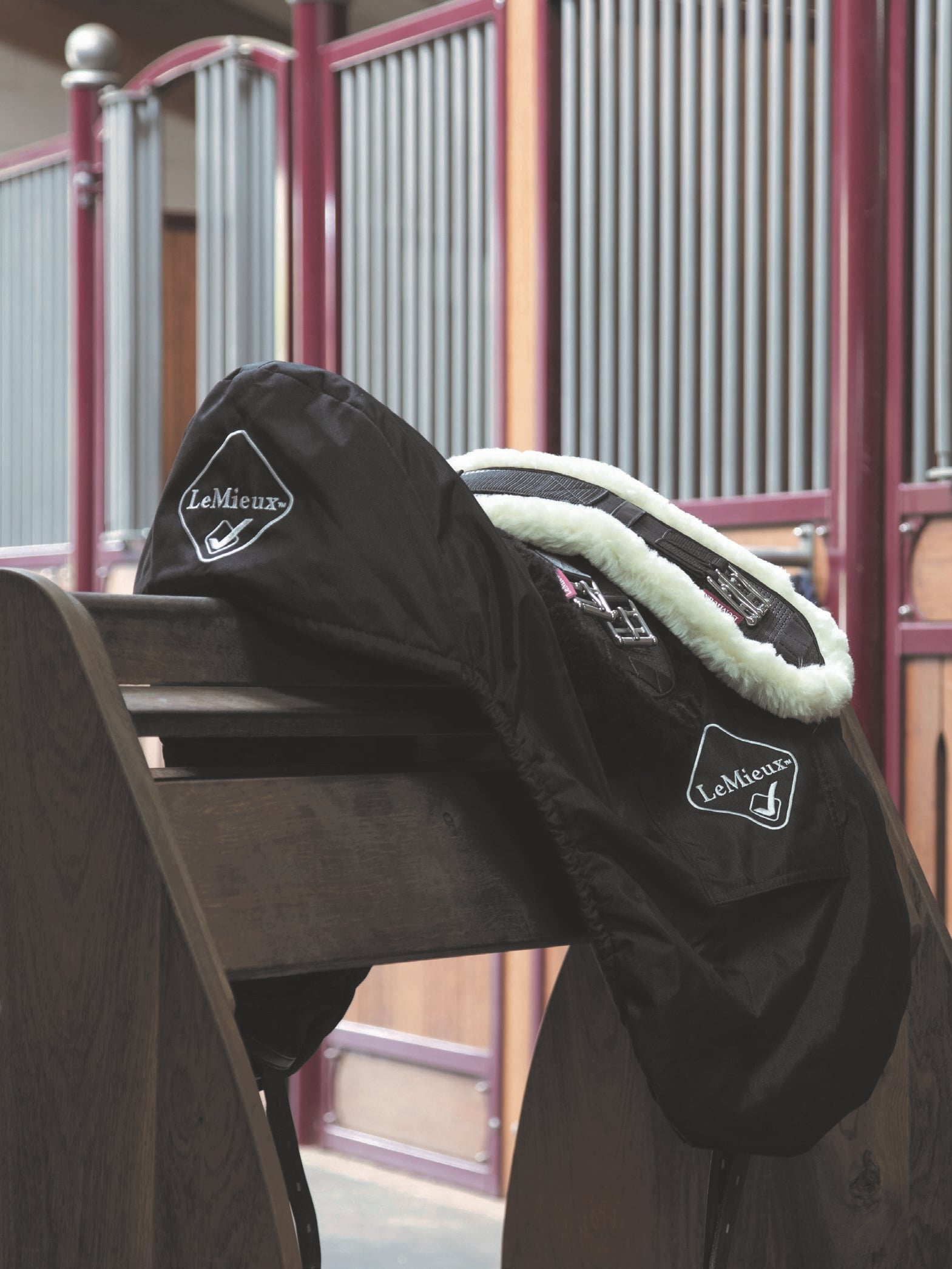 Dressur Sattelschutz Schwarz