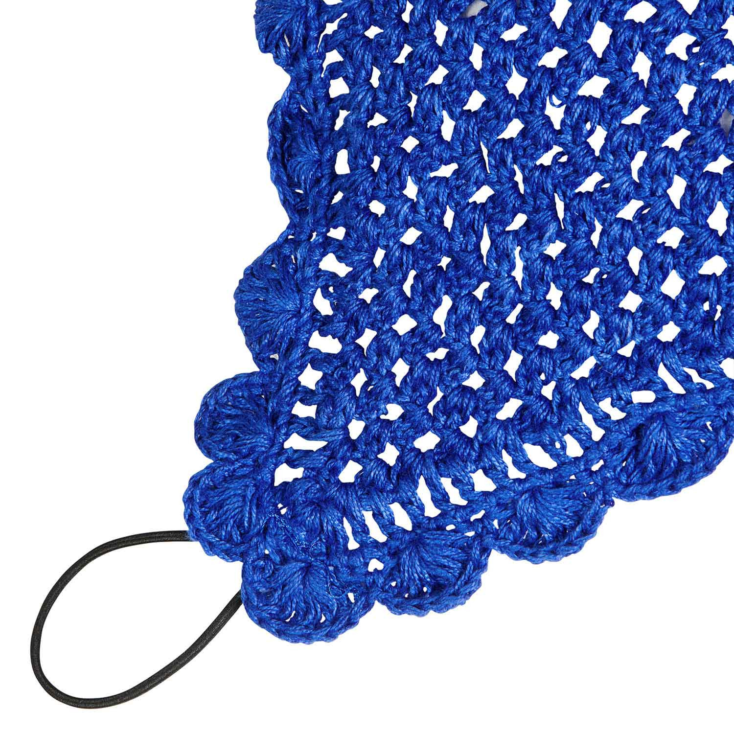 Gestrickte Fliegenhaube mit elastischem Stirnriemen
