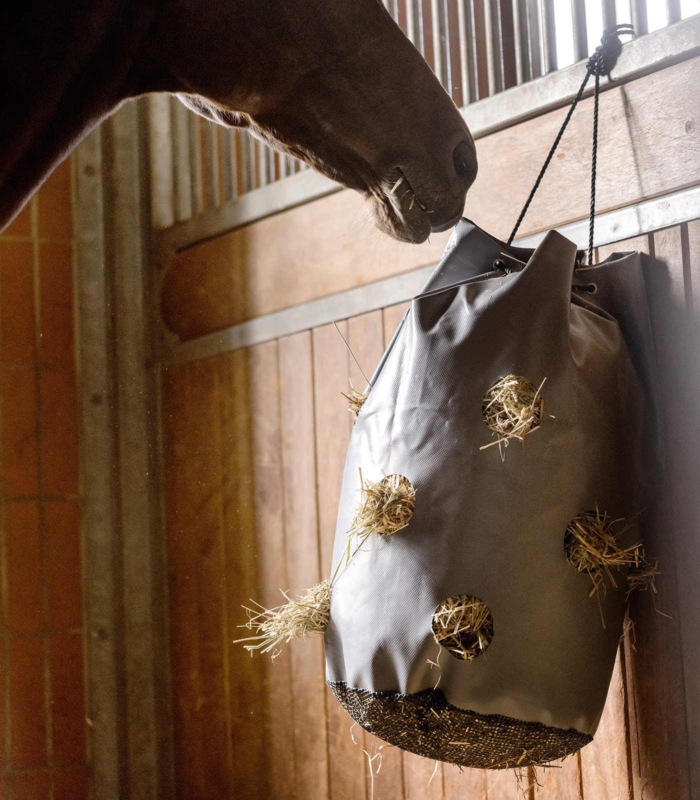 Heusack mit Netzboden, grau