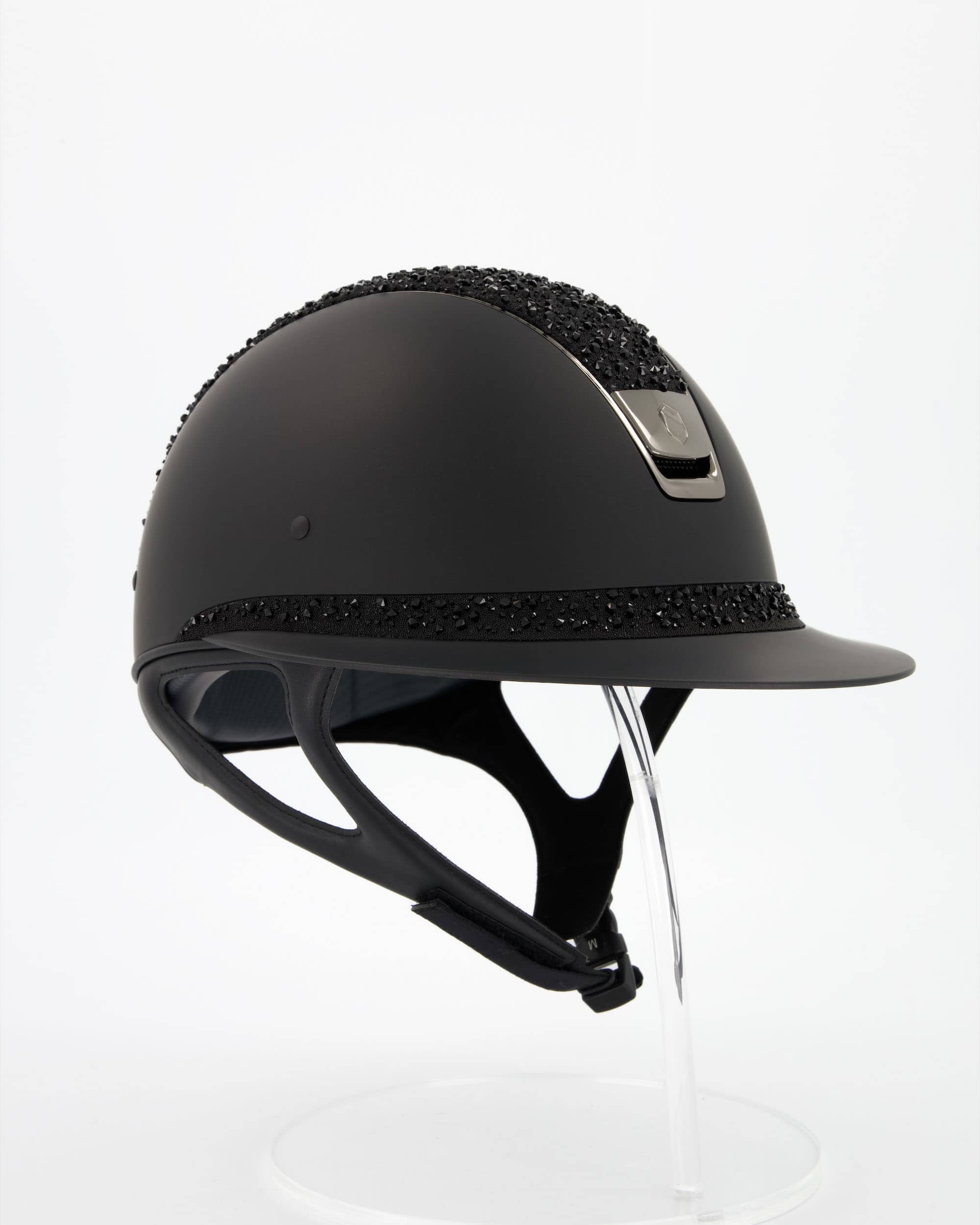 Reithelm Miss Shield Shadowmatt, Top Crystal Medley Swarovski Black, Frontal Band Crystal Medley Swarovski Black, Trim Chrome Black, Blason Chrome Black in schwarz