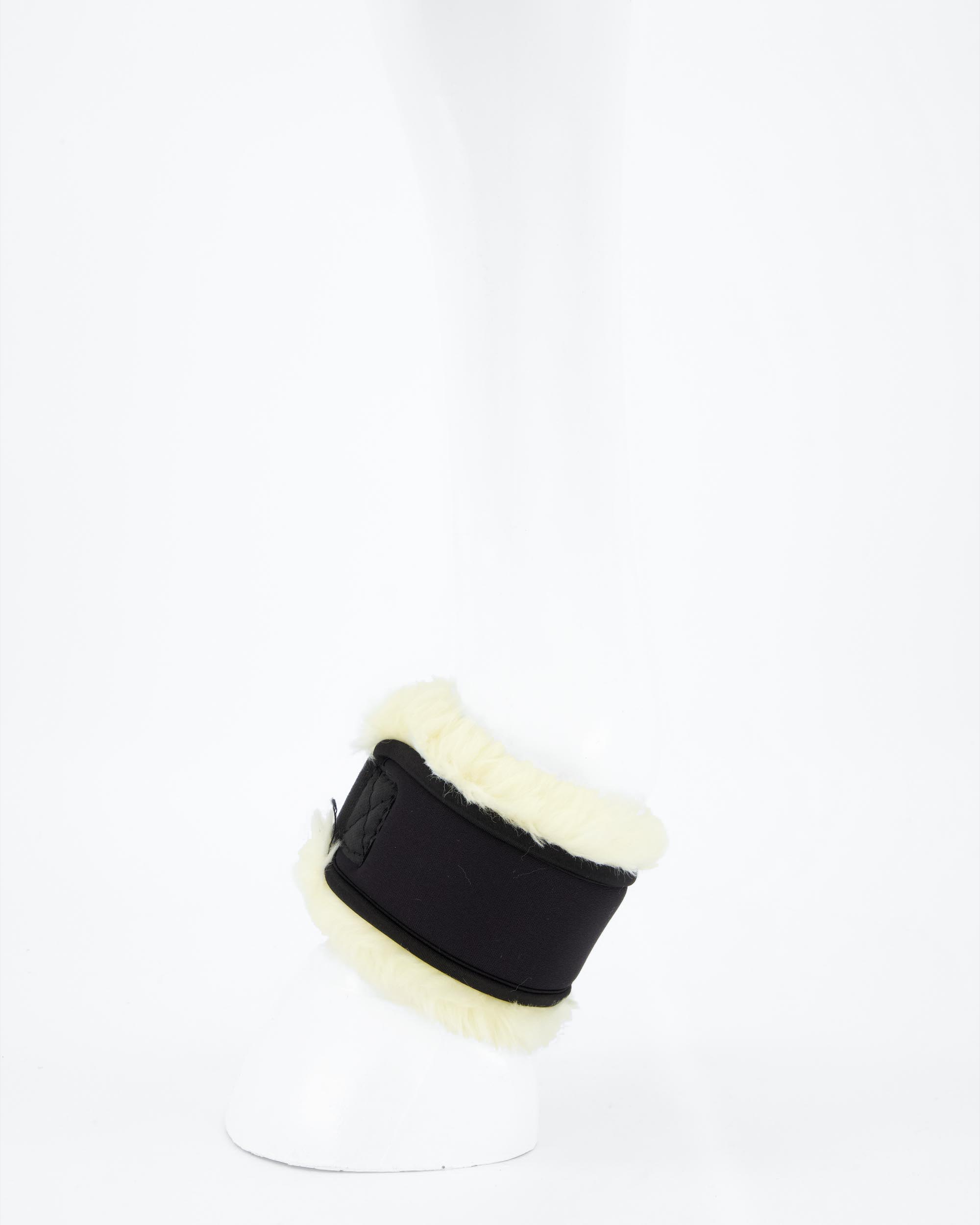 Fetlock guard with lambskin