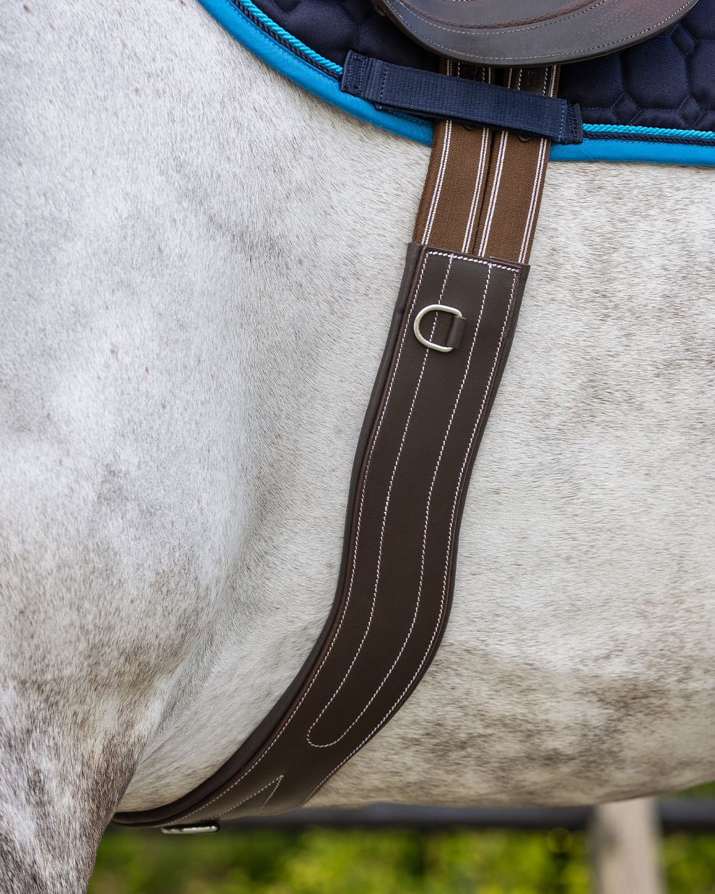 Saddle girth with luxury stitching