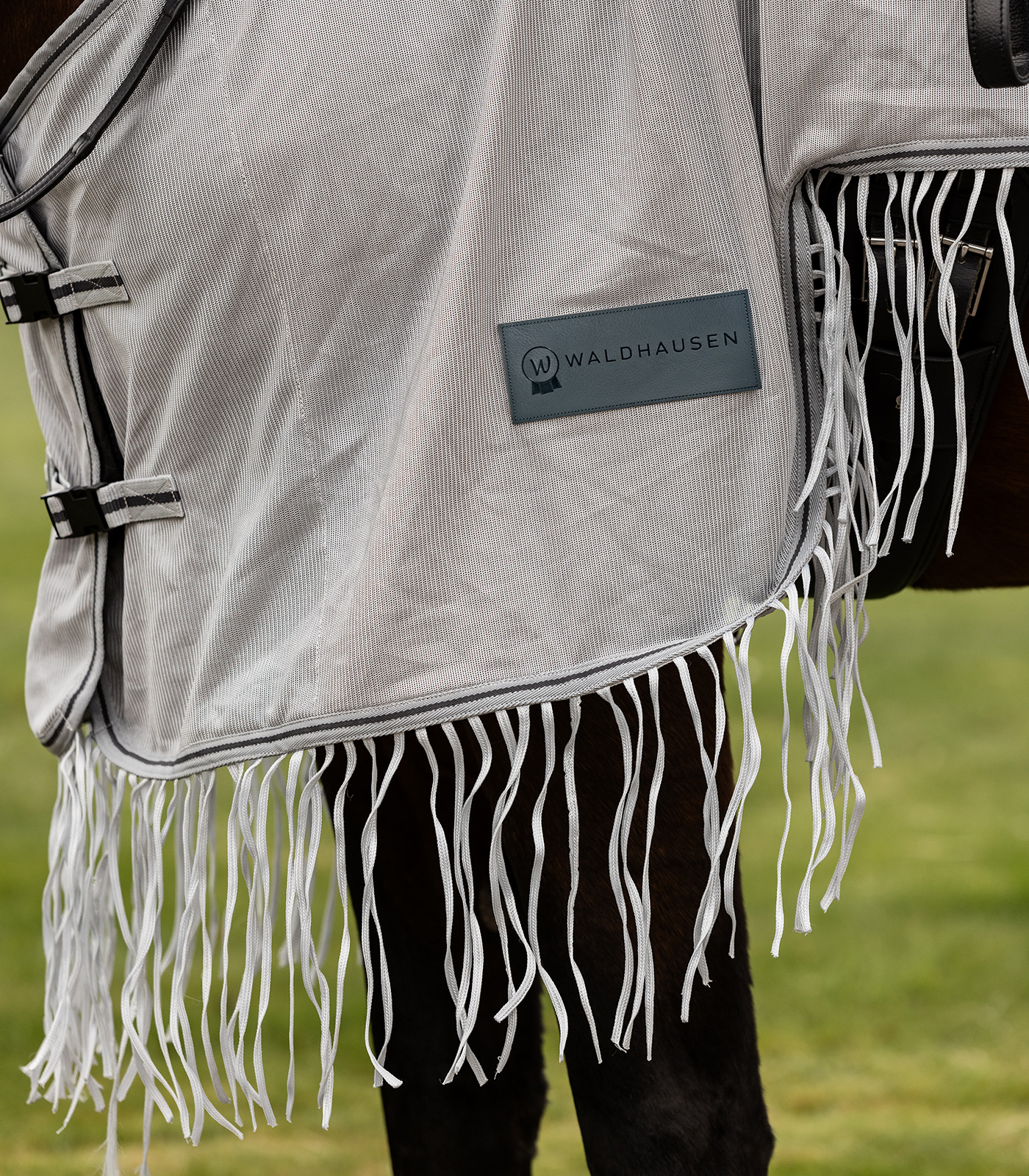 Fliegenausreitdecke Protect mit Fransen in silbergrau/grau