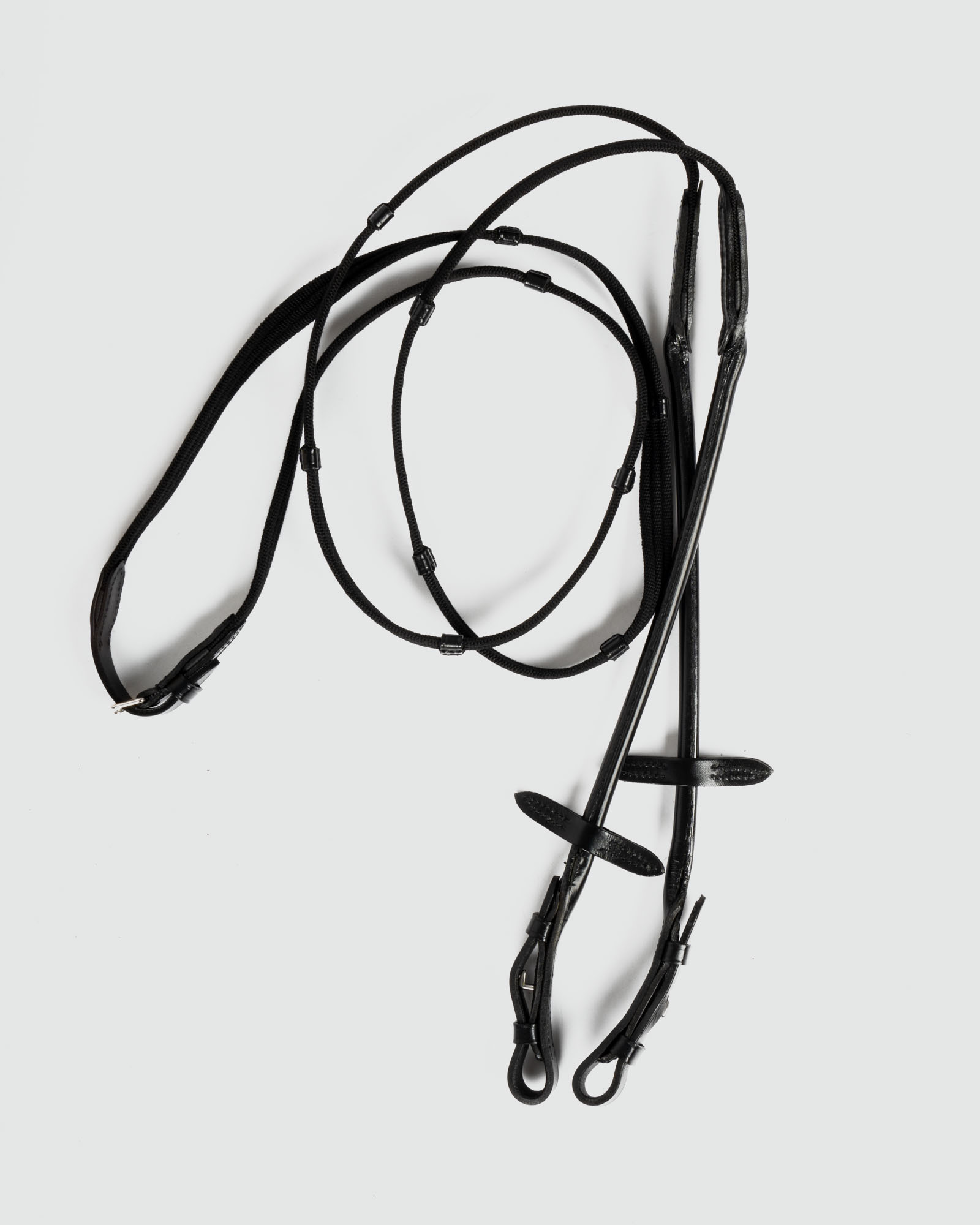 Bellevue snaffle bridle round-stitched with bridle hooks, Swedish Comfort XS patent noseband, Rivoli Crystal browband incl. 16mm round-stitched web reins in black