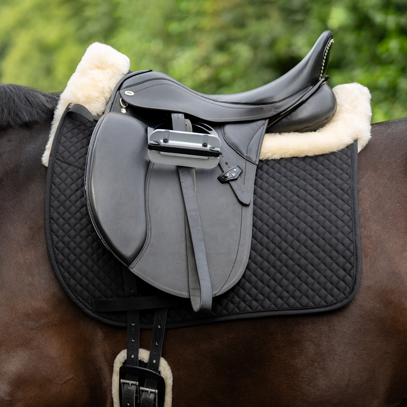 Schabracke - Lammfell mit innenliegenden Taschen