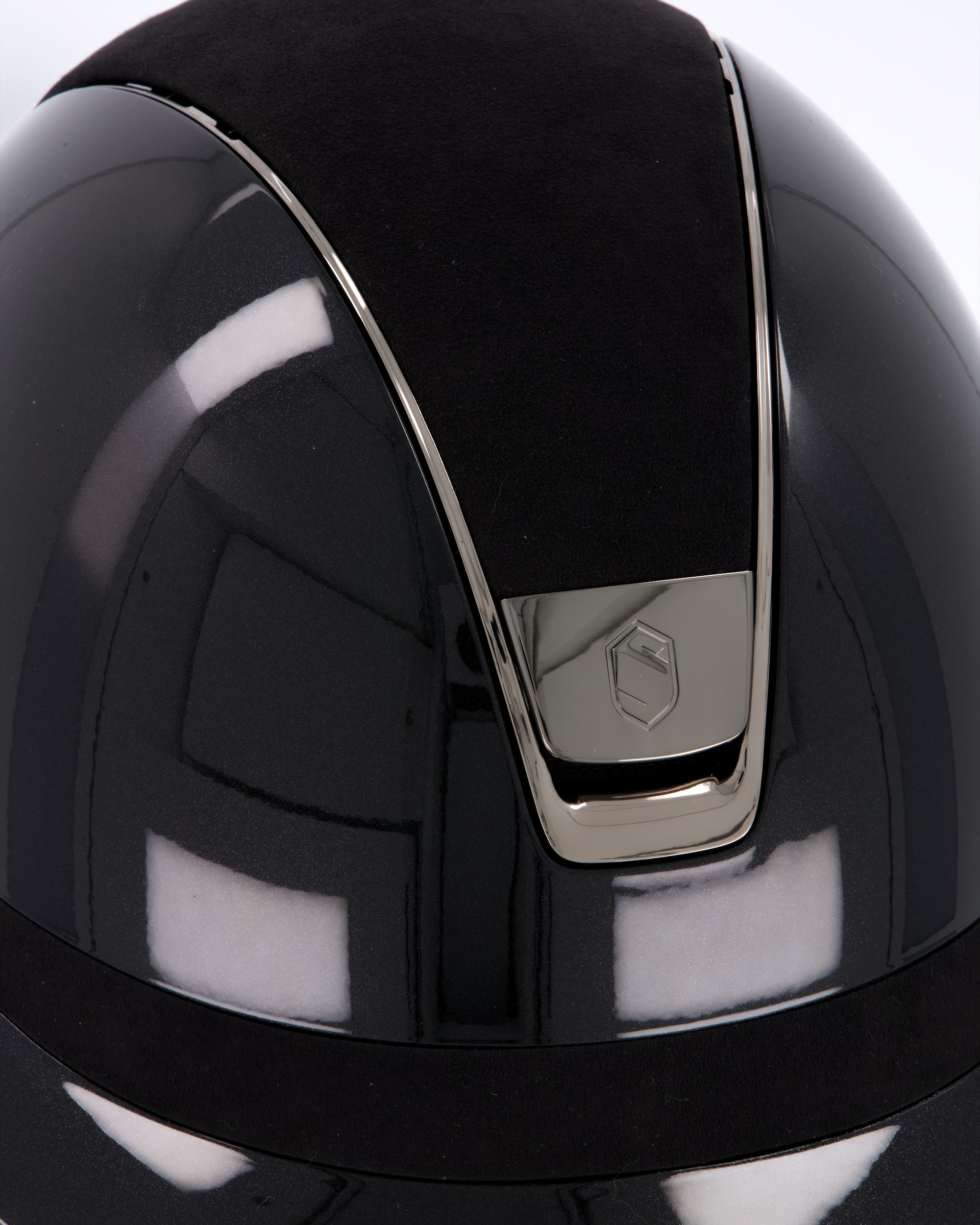 Reithelm Miss Shield Shadowglossy, Top Alcantara Black, Frontale Band Alcantara Black, Trim Chrome Black, Blason Chrome Black