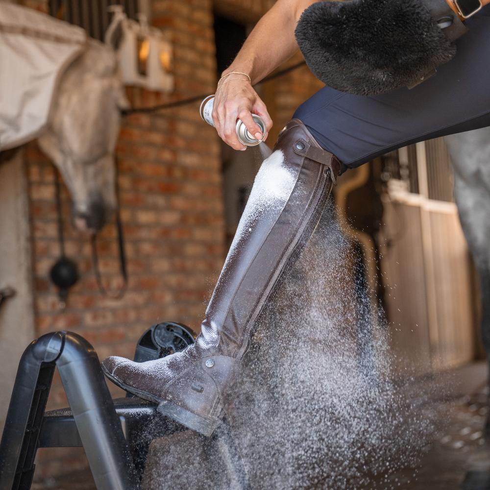Leather cleaning foam
