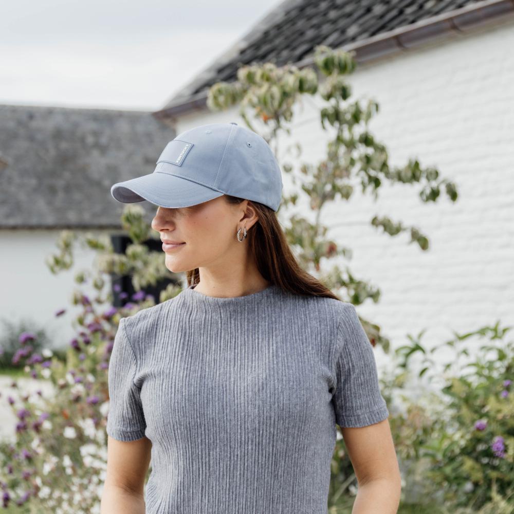 Cap with rubberised logo