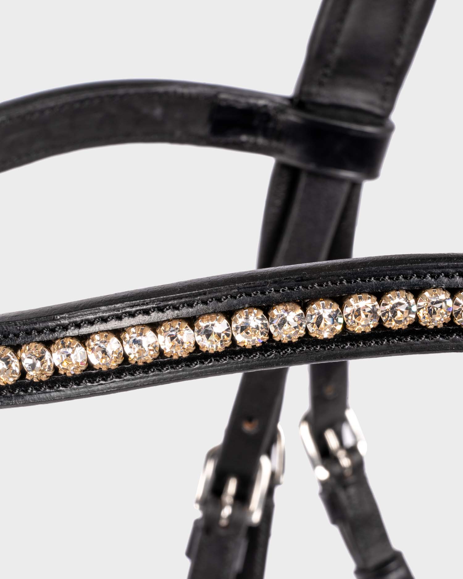 Snaffle bridle Ipswich patent leather anatomical in black/white