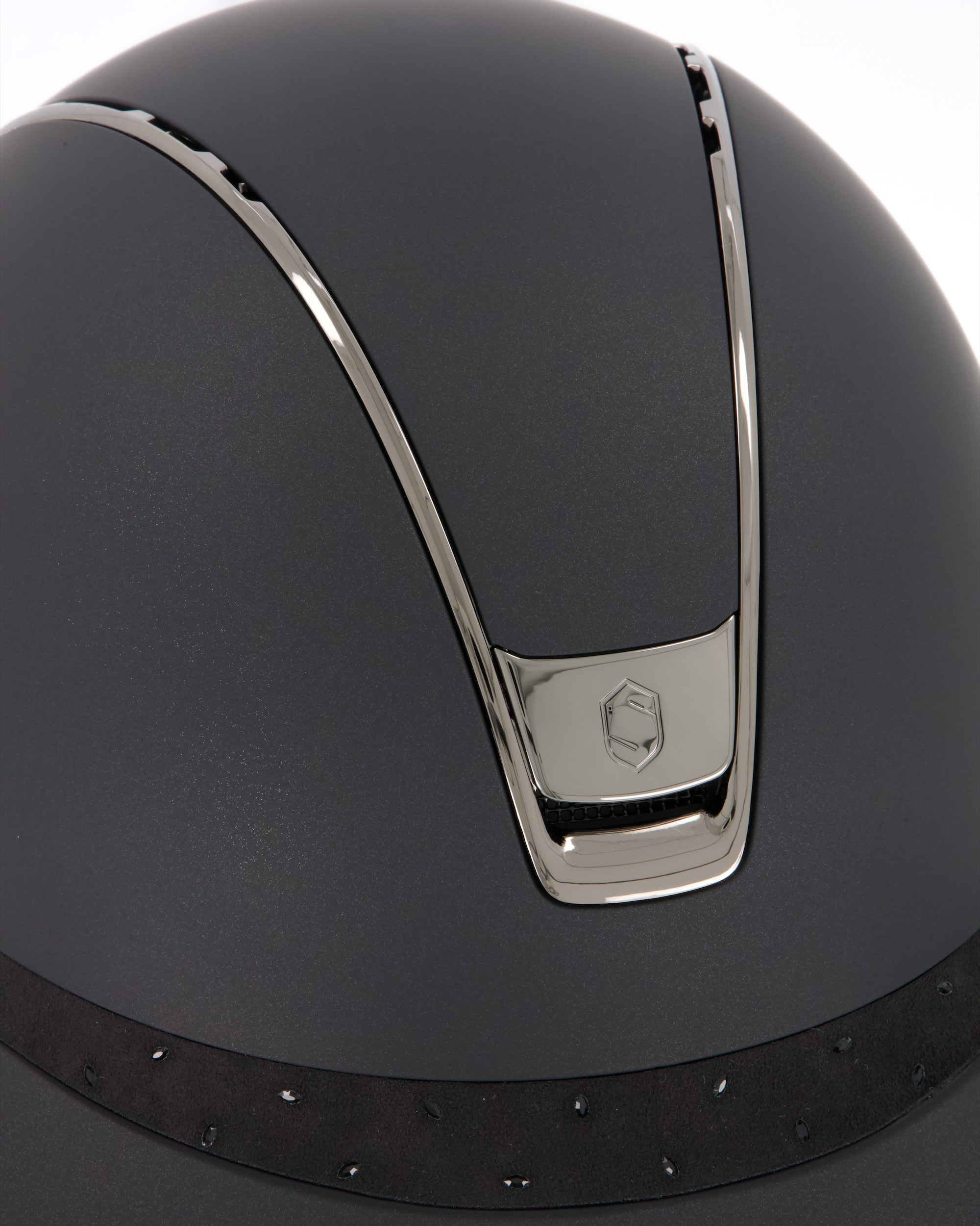 Reithelm 2.0 Shadowmatt black, Frontalband Crystal Comet light, Trim u. Blason Chrome Black