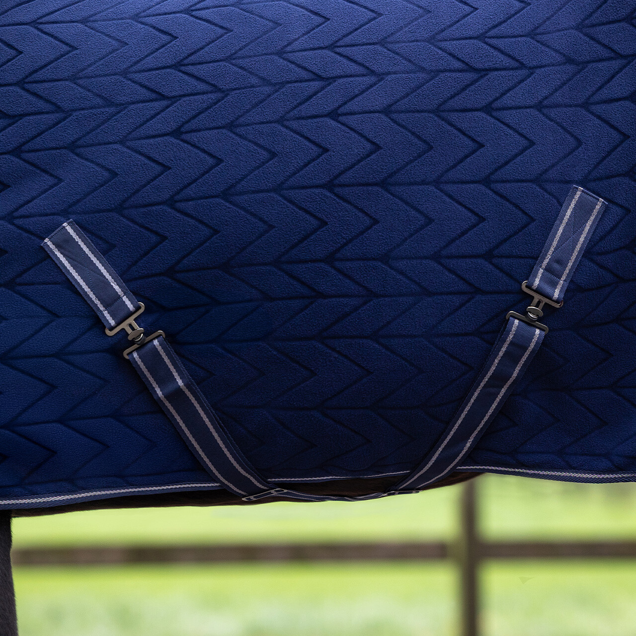 Fleece rug Embossed with removable neck piece in navy