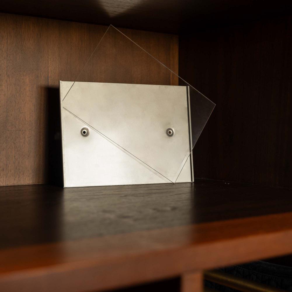 Stable name plate with Plexiglas