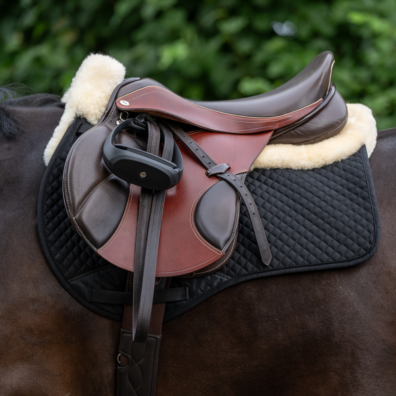 Schabracke - Lammfell mit innenliegenden Taschen