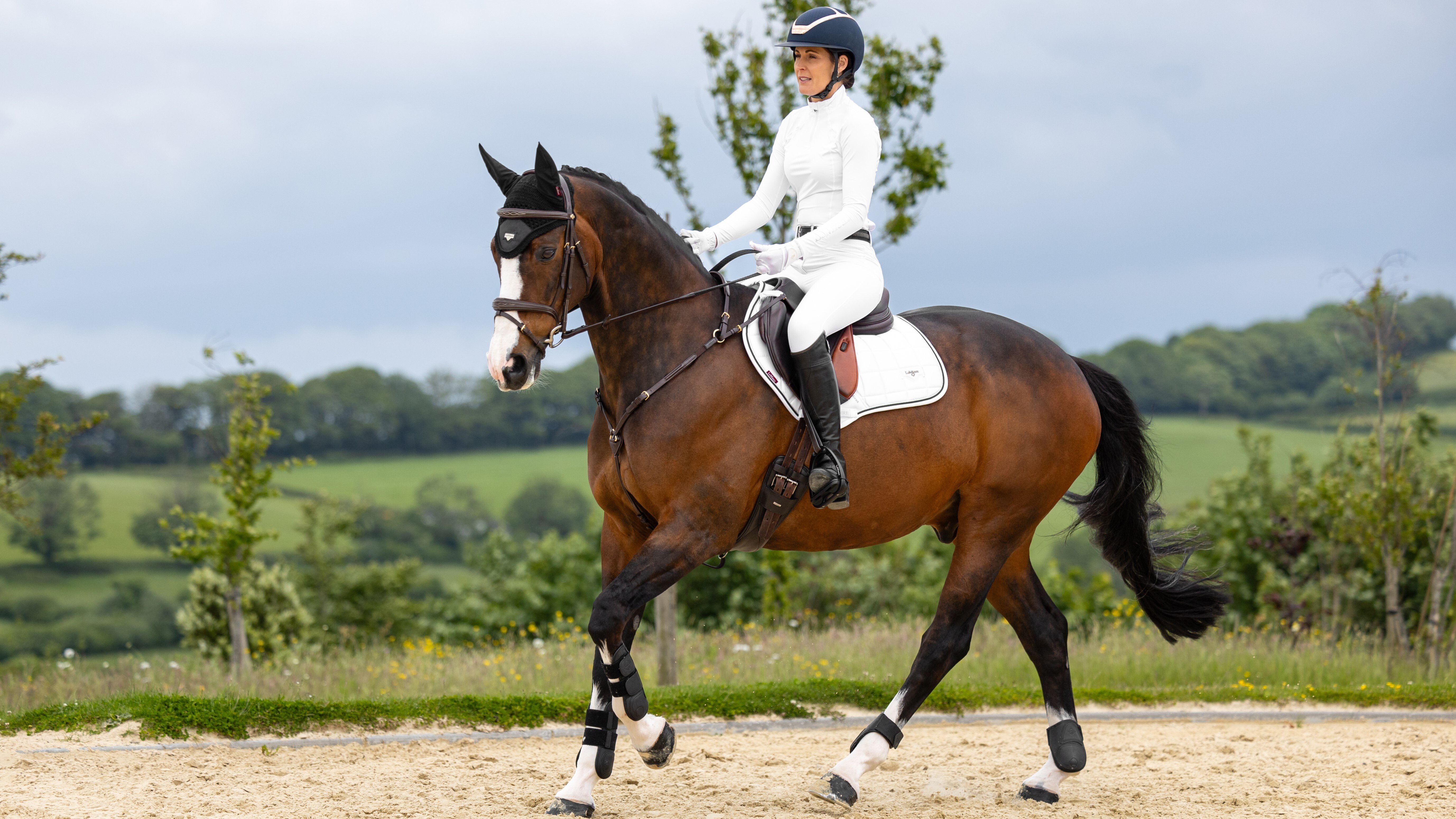 Loire Close Contact Square White