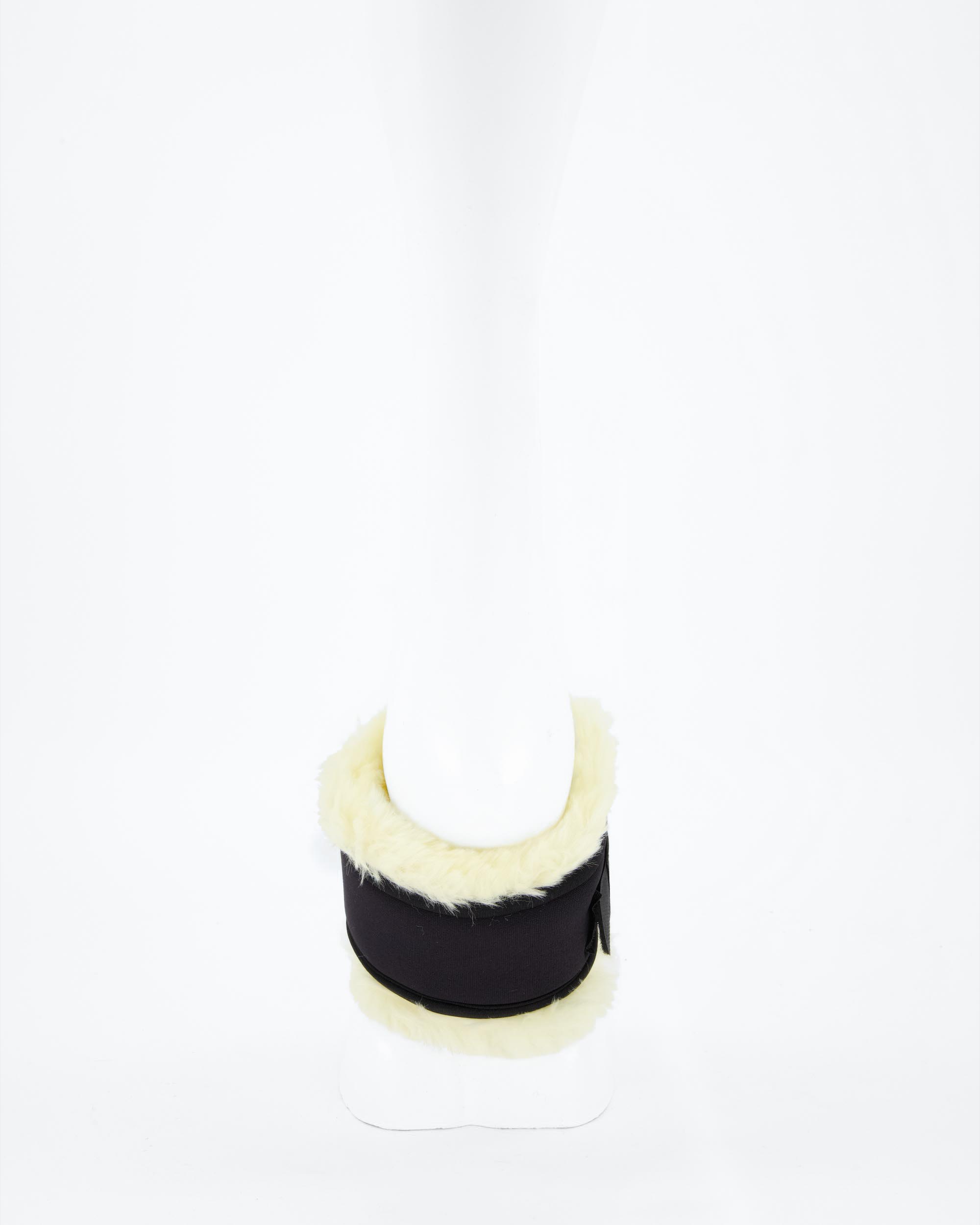 Fetlock guard with lambskin