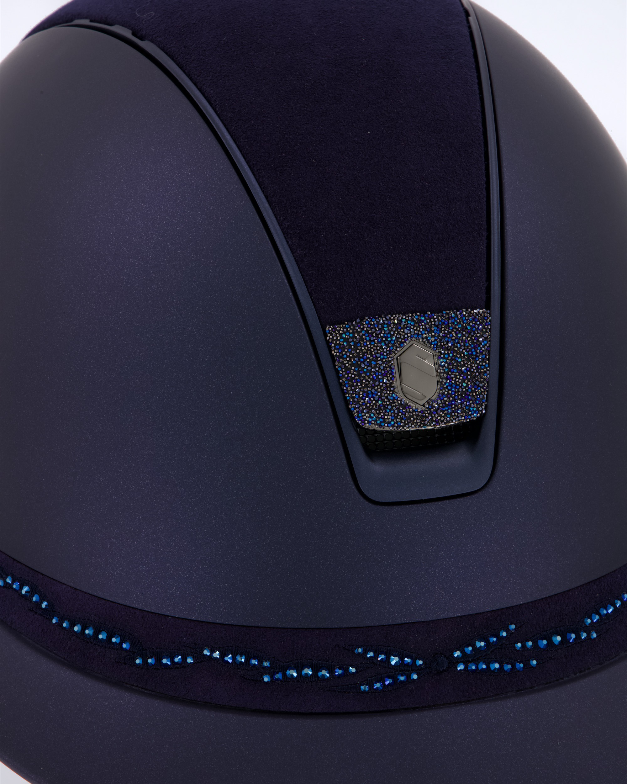Reithelm Miss Shield Shadowmatt, Top Alcantara Blue, Frontal Band Flower Swarovski Light Sapphire, Trim Matt Navy, Blason Crystal Fabric Bermuda Blue in blau