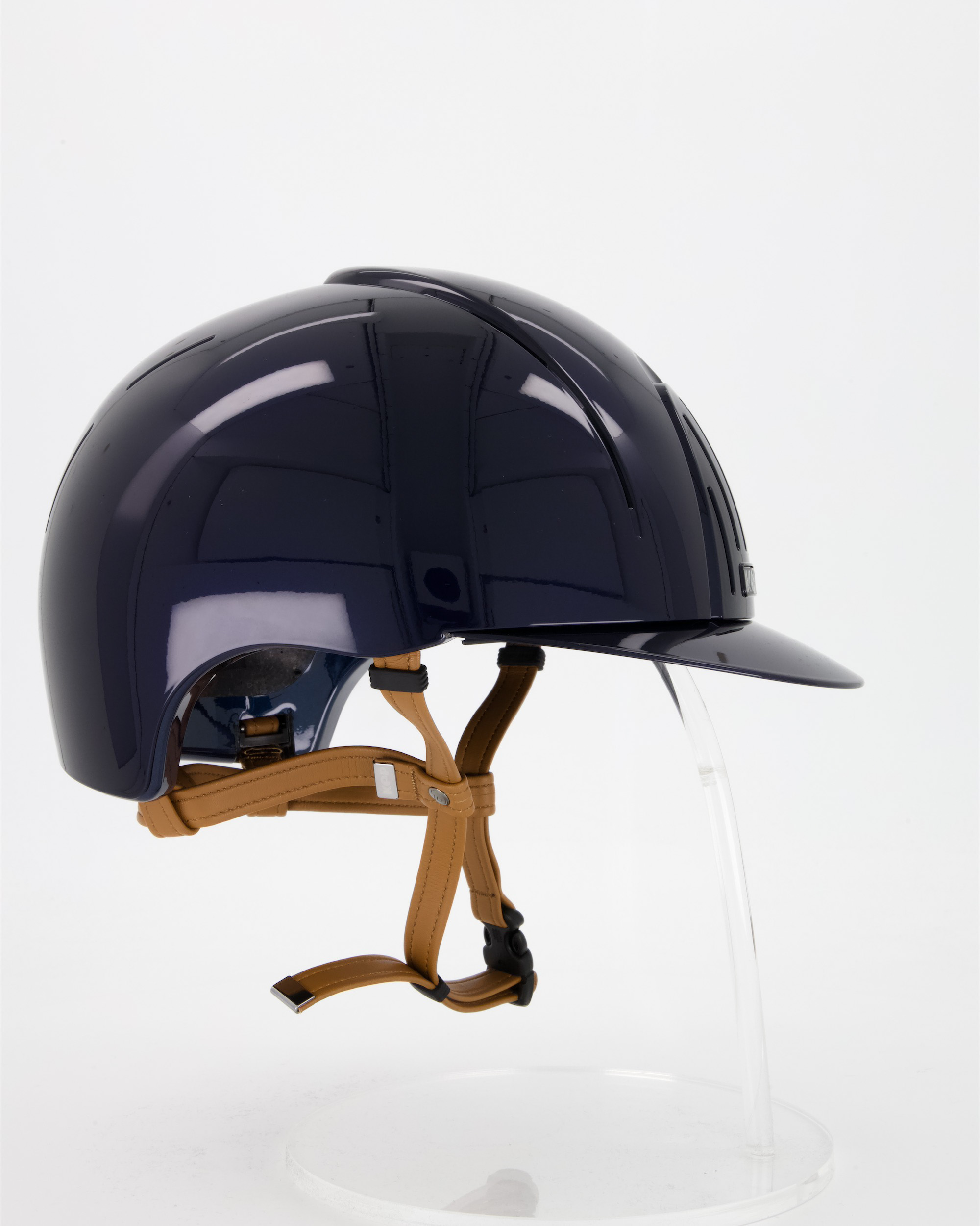 Reithelm Smart Nova Polish mit beigen Kinnriemen