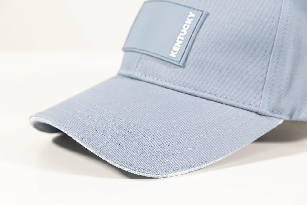 Cap with rubberised logo