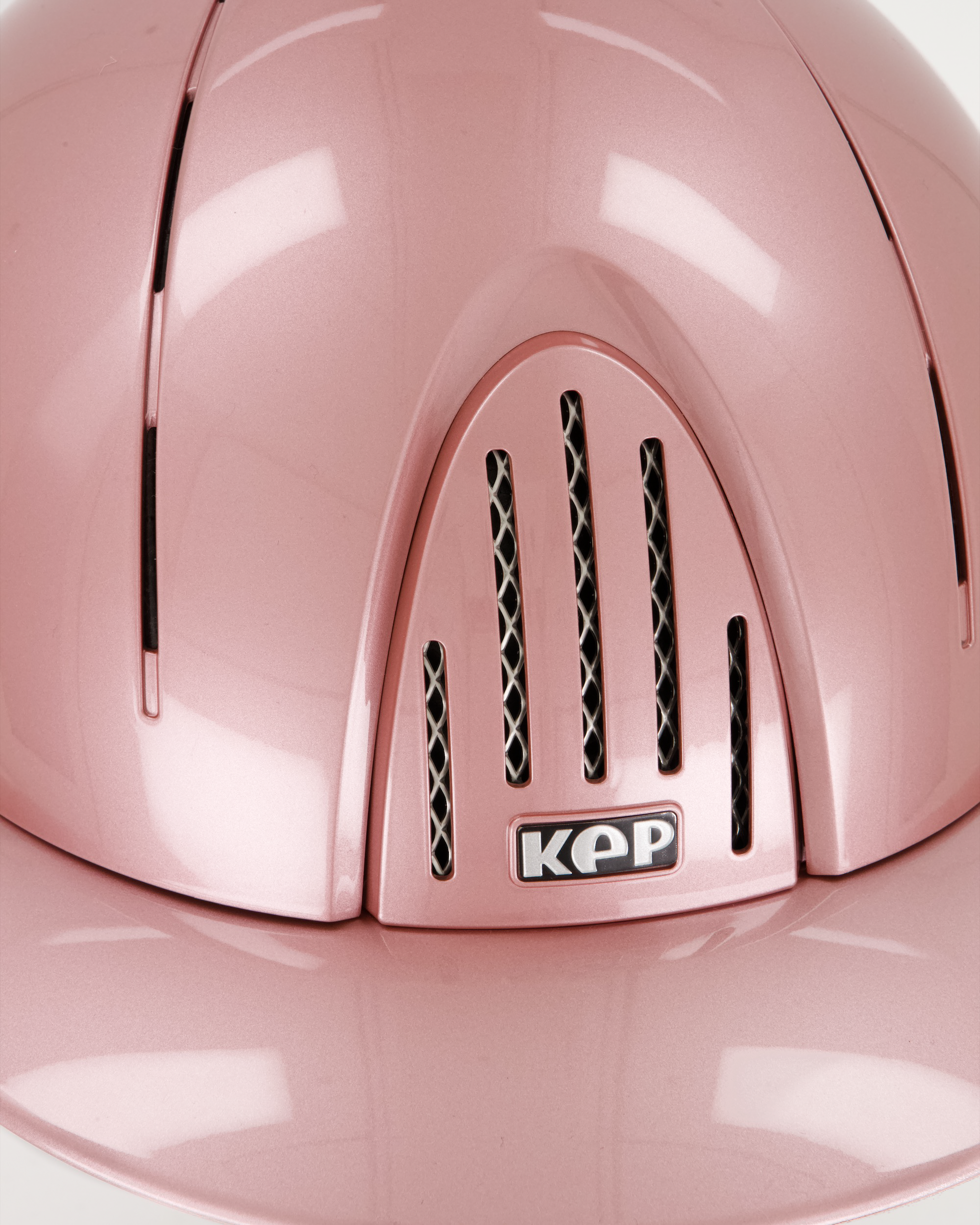 Reithelm Smart Nova Polish pink Polo mit beigem Kinnriemen