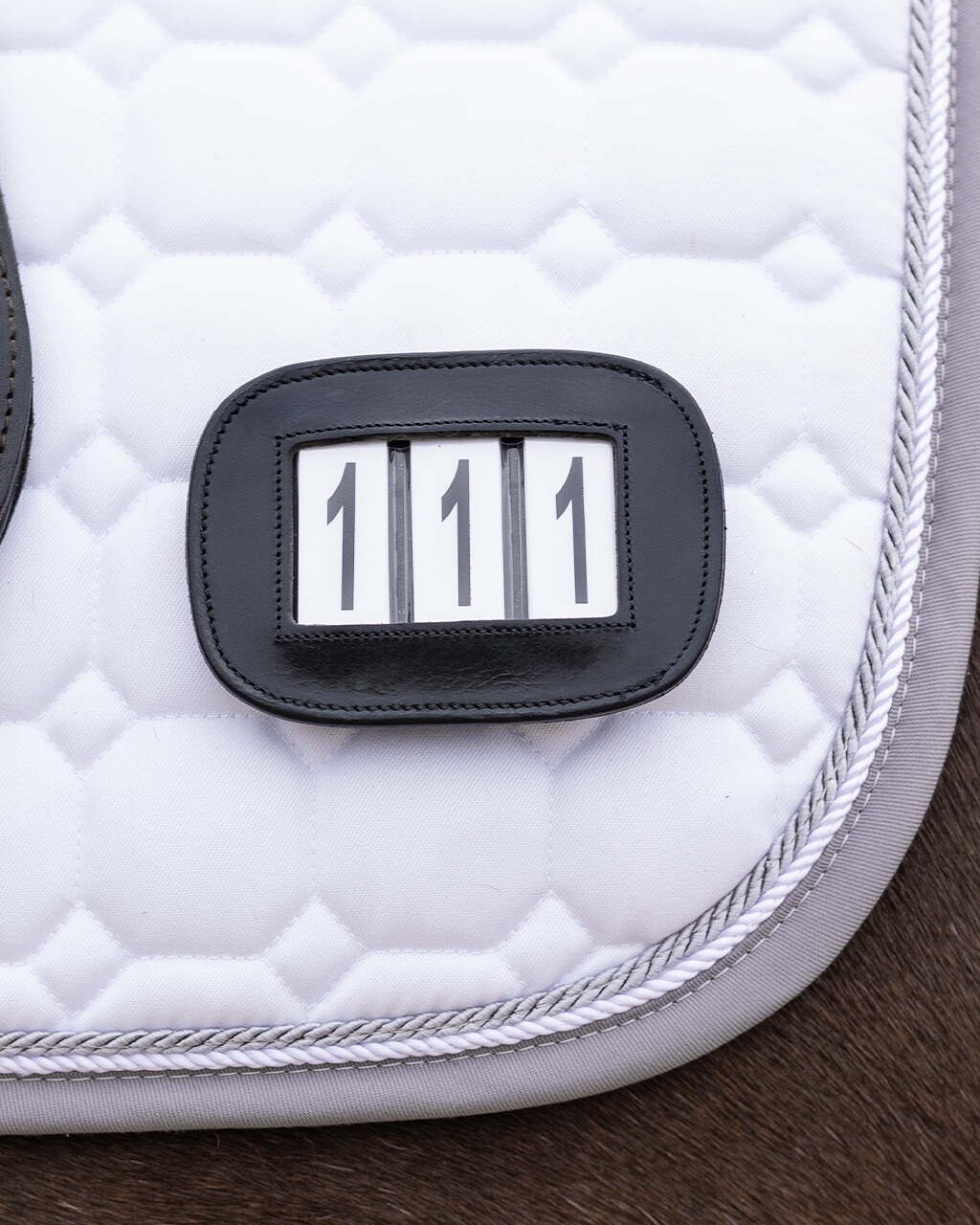 Modeste Square bib holder