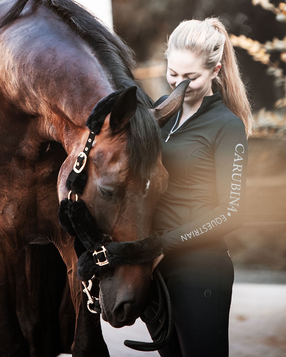 Lambskin halter transport