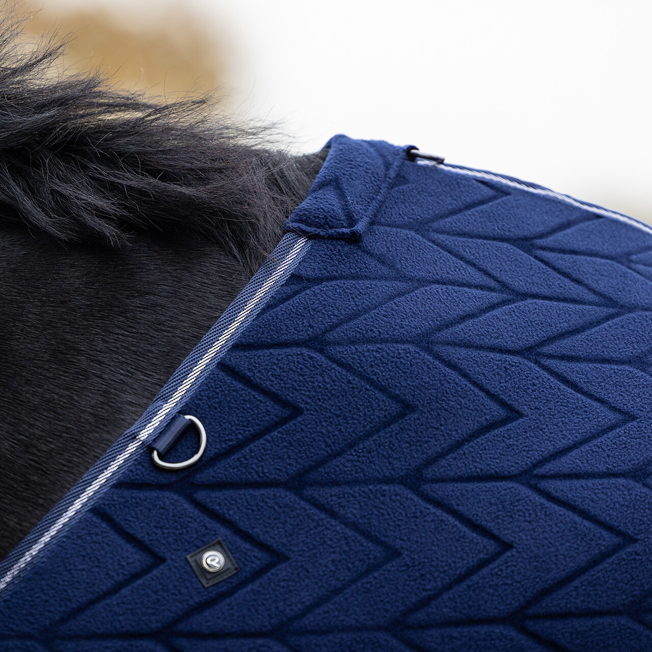 Fleecedecke Embossed mit abnehmbarem Halsteil in navy