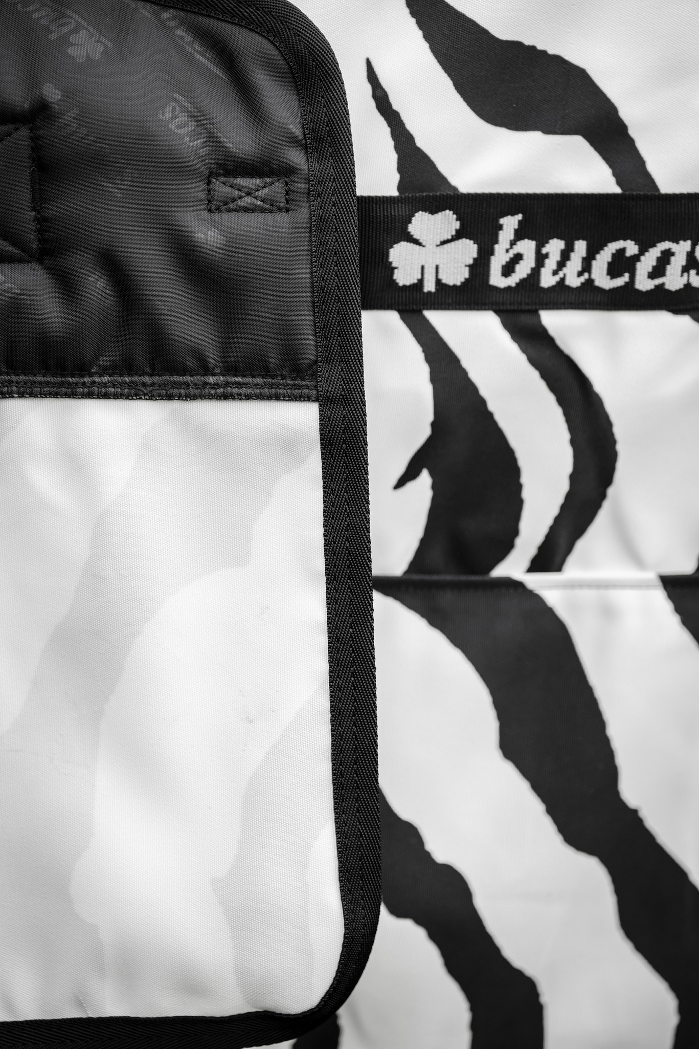 Fliegendecke Sweet Itch Rug in Zebra/Black