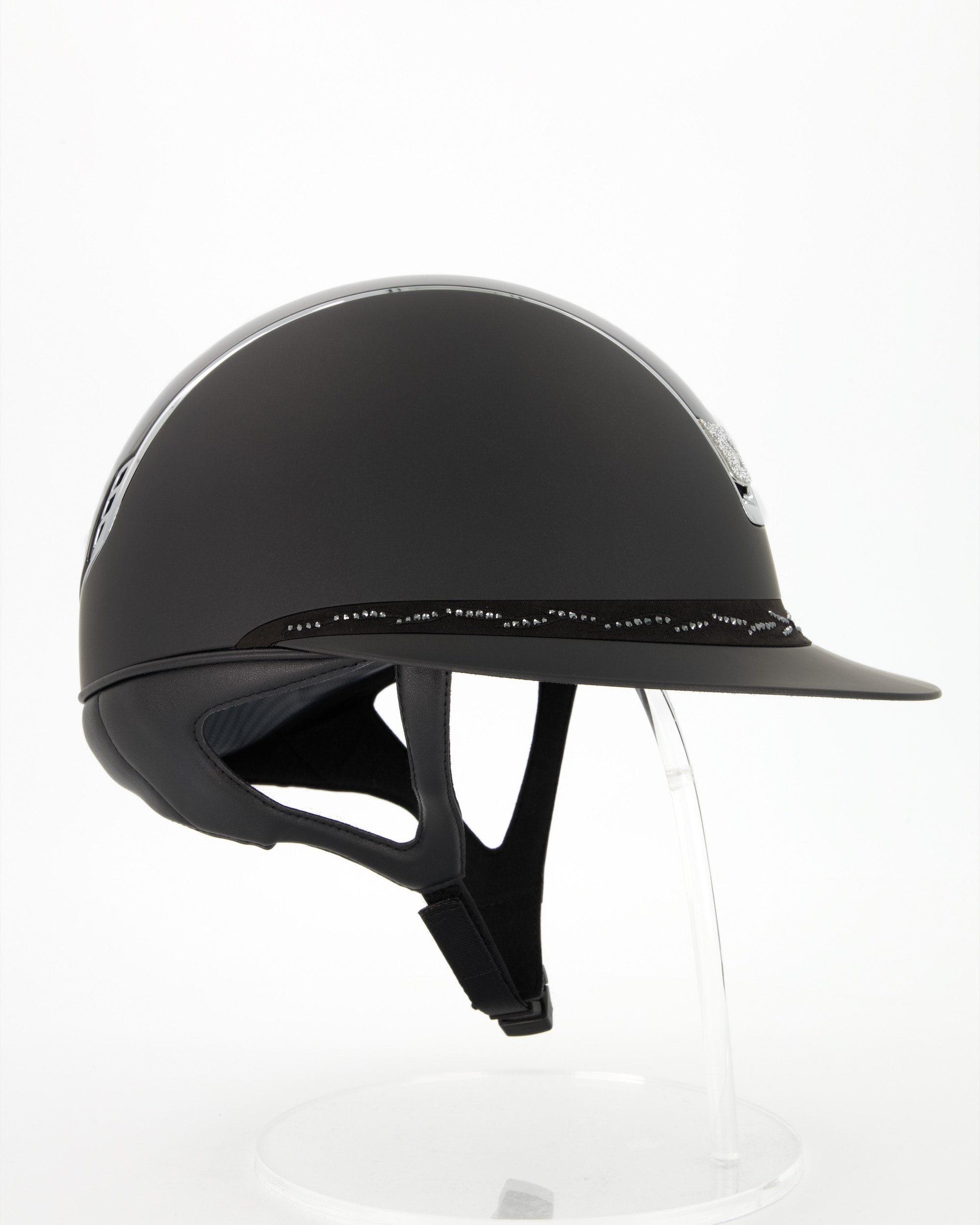 Reithelm 2.0 Miss Shield Shadowmatt, Top Shadow Glossy Black, Frontal Band Flower Swarovski Black, Trim Chrome Silver, Blason Crystal Fabric Silver in schwarz