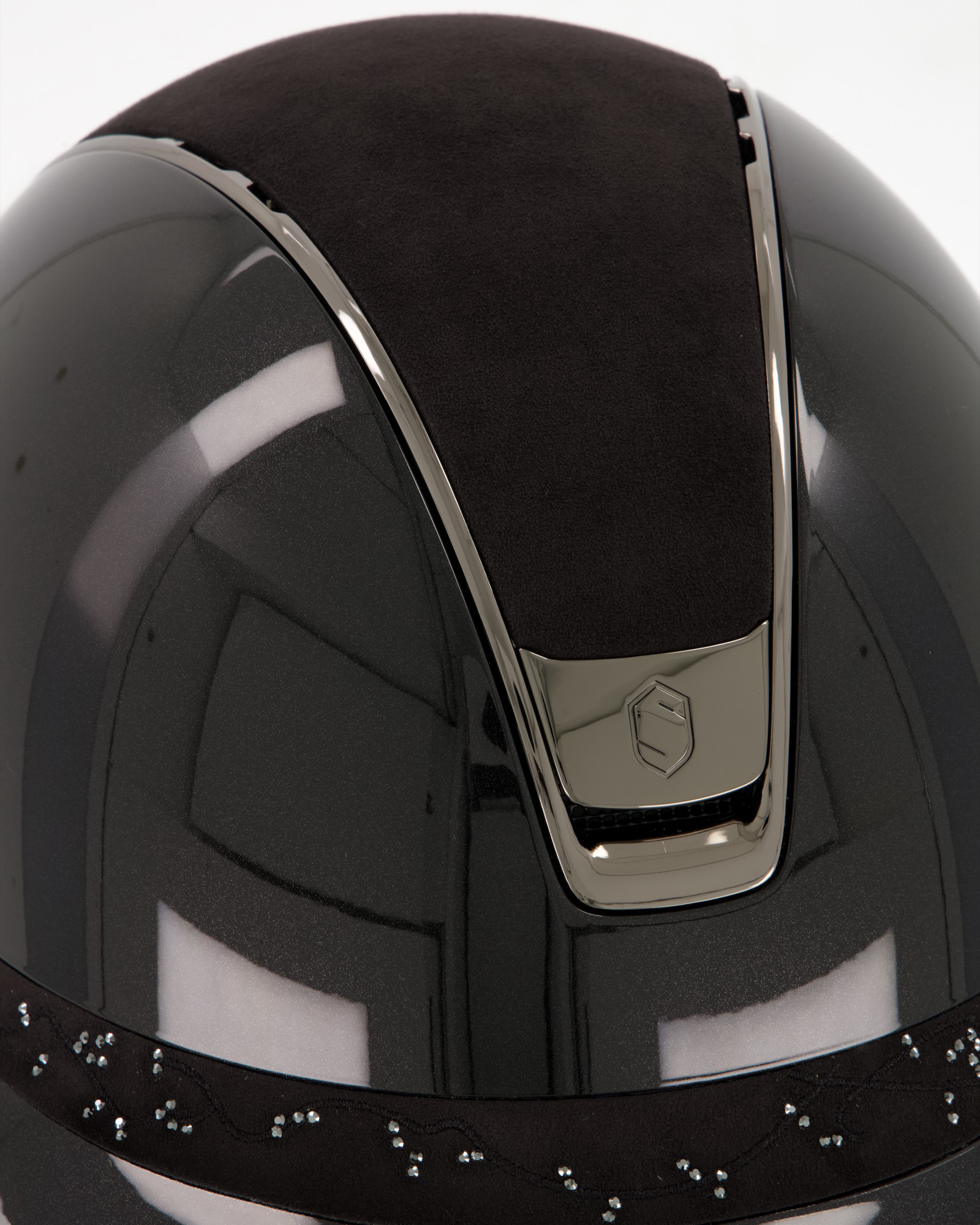 Reithelm 2.0 Miss Shield Shadowglossy Black,Top Alcantara Black, Frontal Band Crystal Leaf, Trim Black Chrome, Blason Black Chrome in schwarz