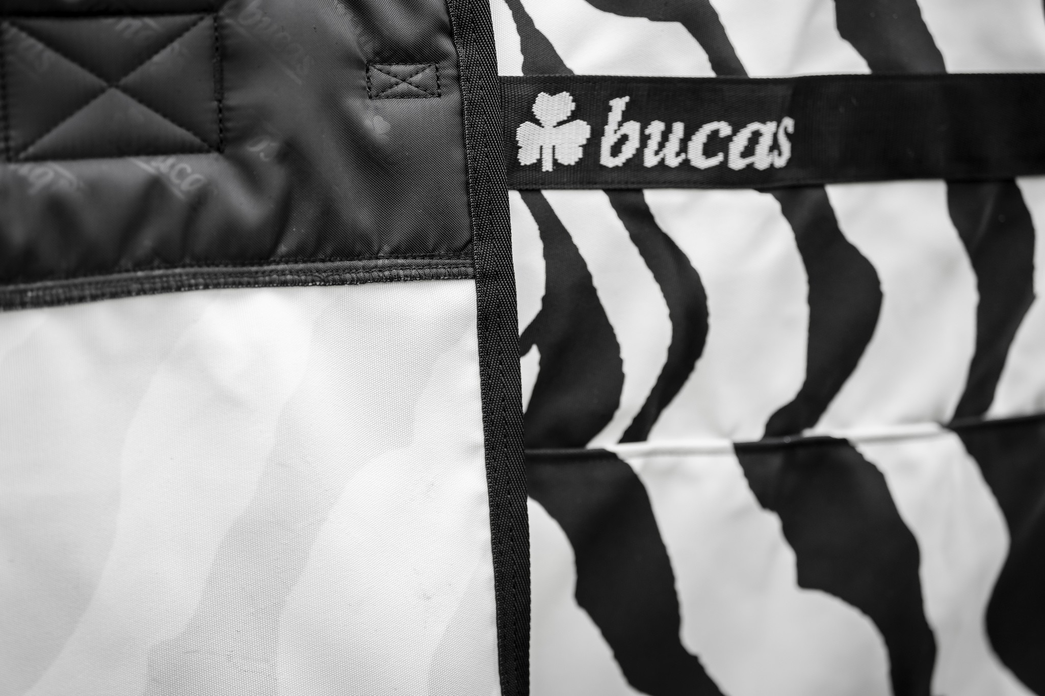 Fliegendecke Sweet Itch Rug in Zebra/Black