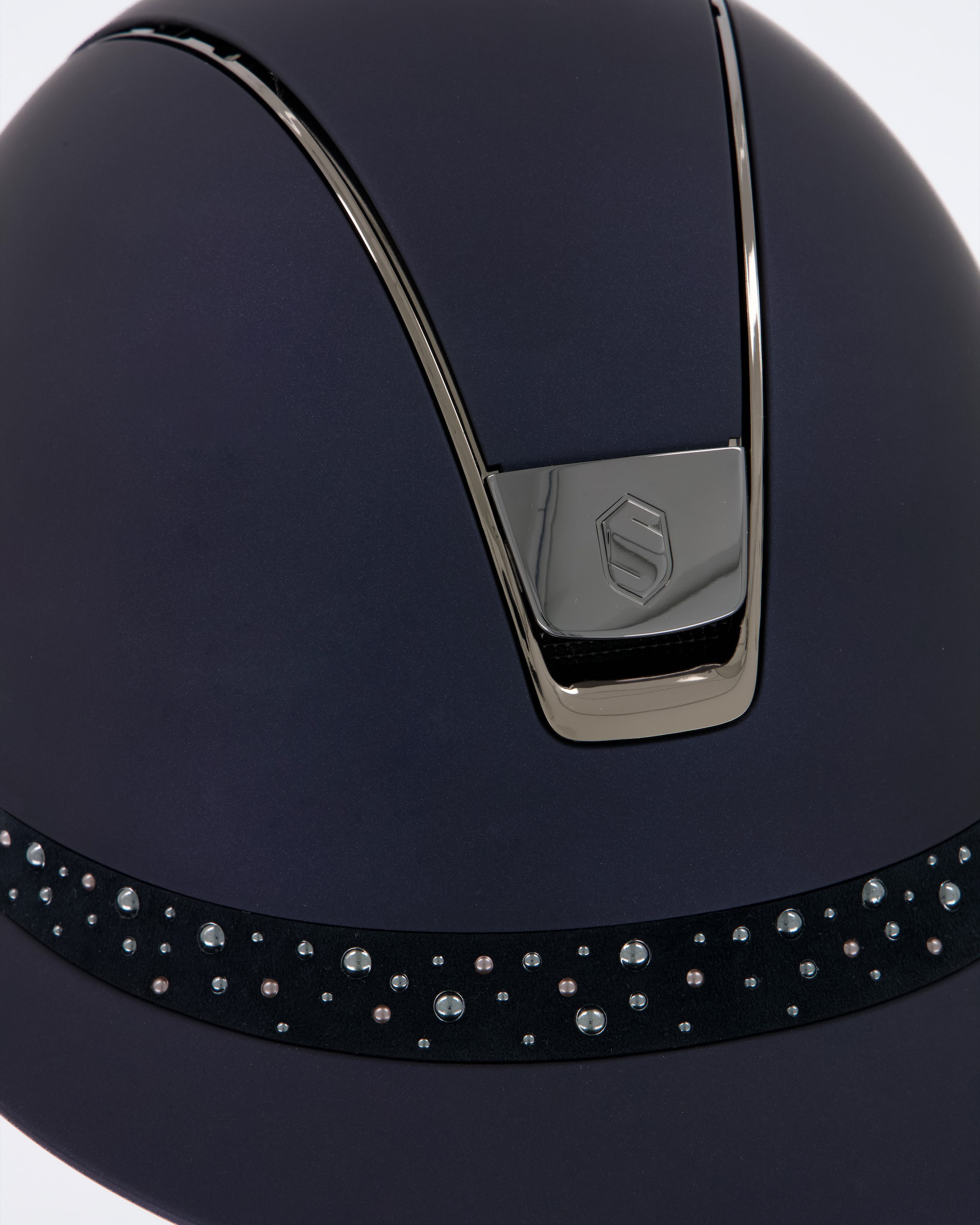 Riding helmet Miss Shield Shadowmatt, Top Shadowmatt Blue, Frontal Band Night Pearl Blue, Trim Chrome Black, Blason Chrome Black in blue