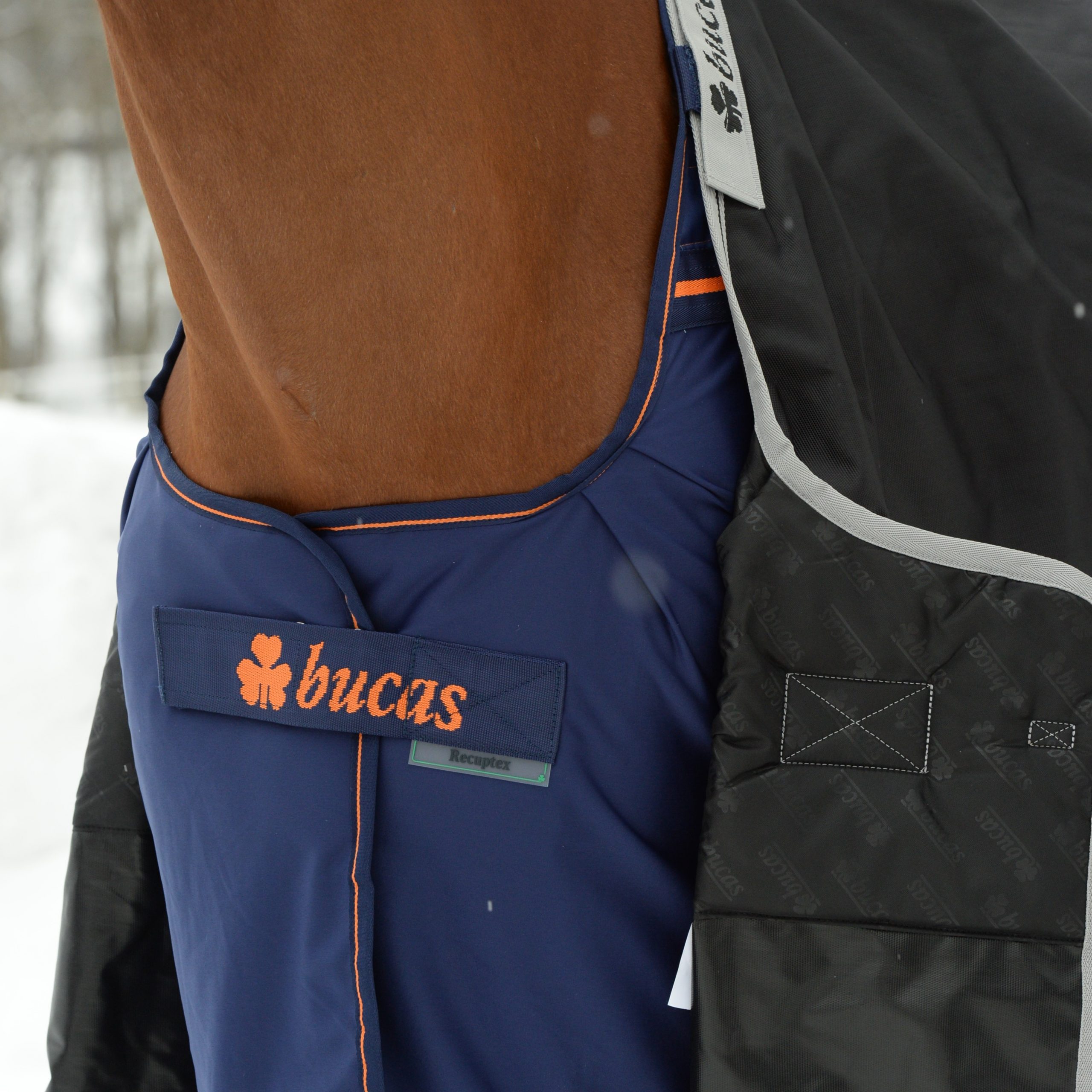 Therapy blanket Therapy Cooler in Navy/Orange