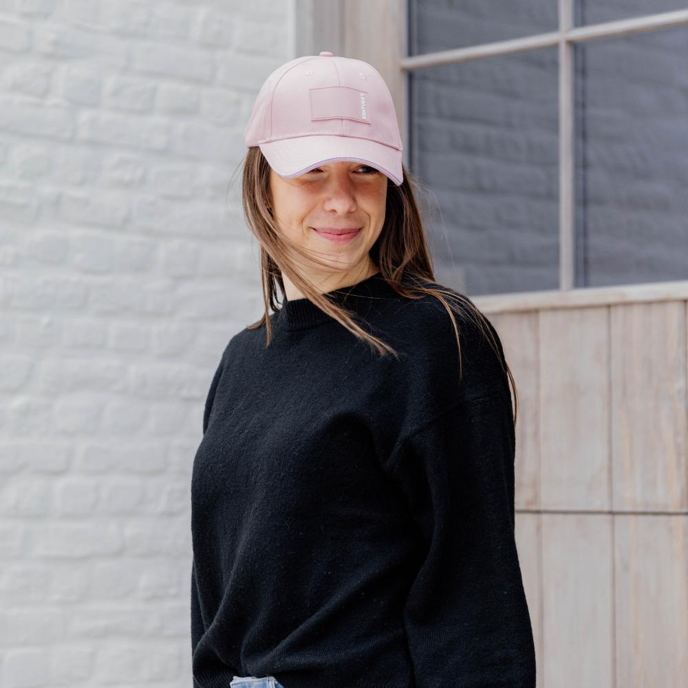 Cap with rubberised logo